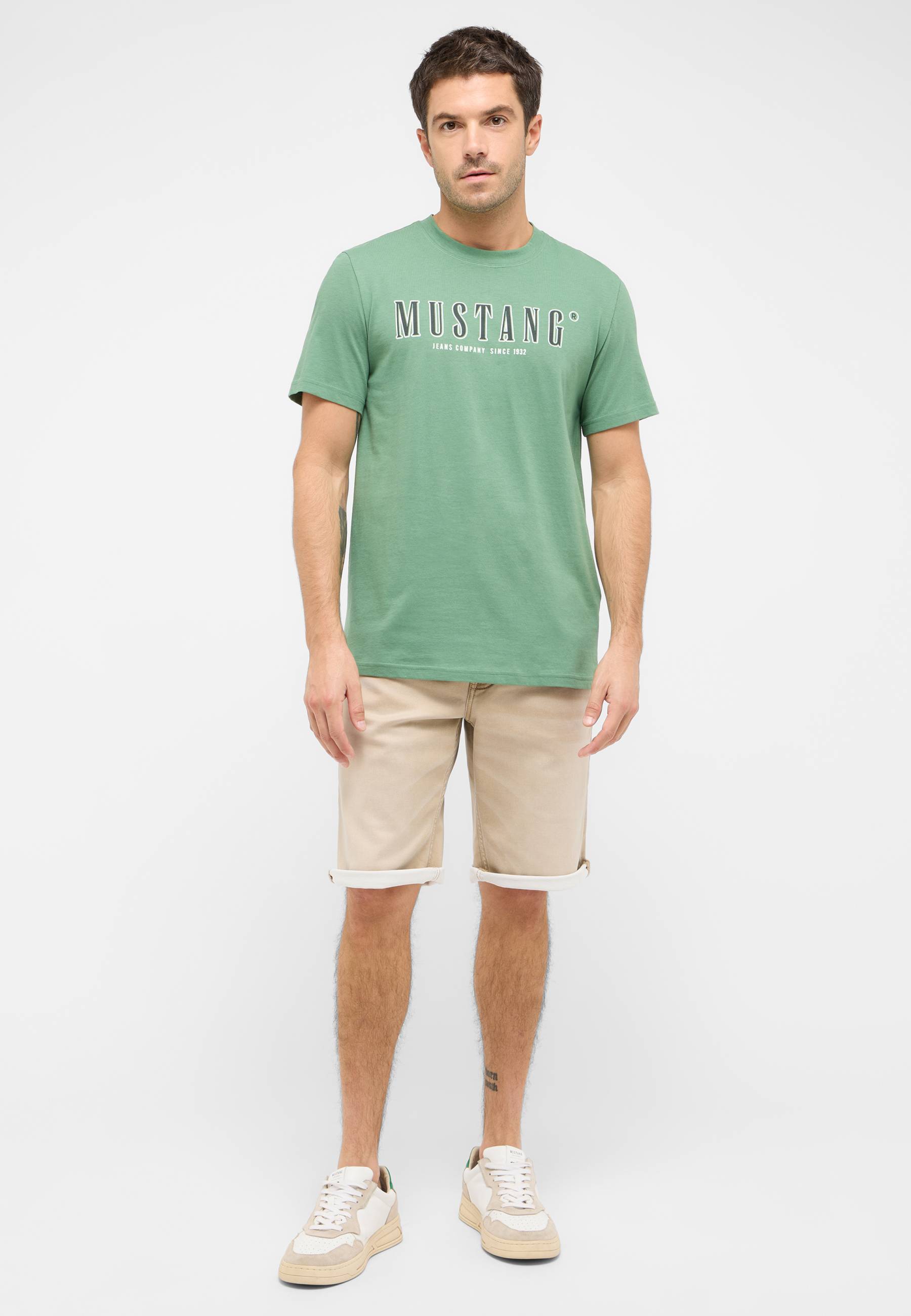 T-shirt, Kurze Hosen, Person, Hemd, Khaki