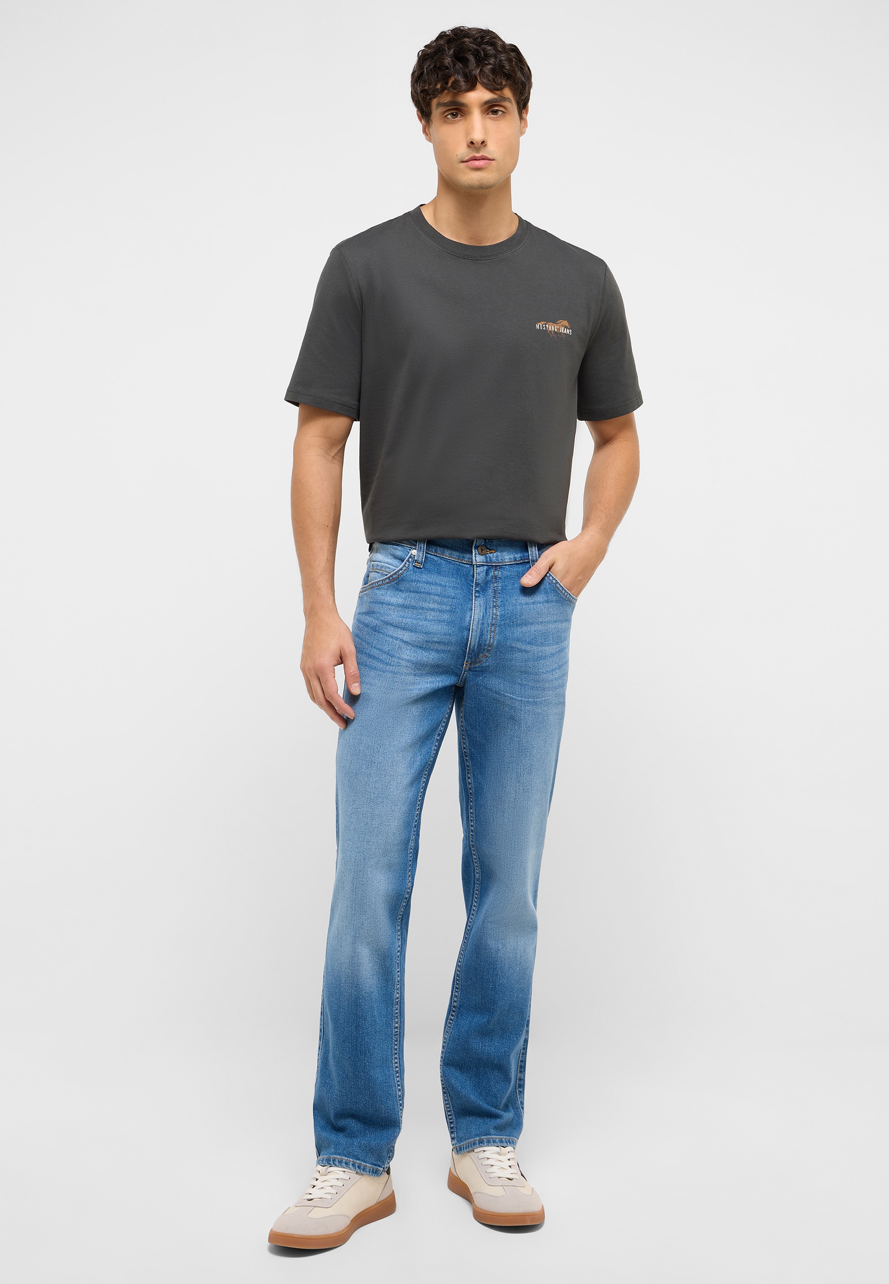 Bekleidung, Hosen, Jeans, T-shirt, Person