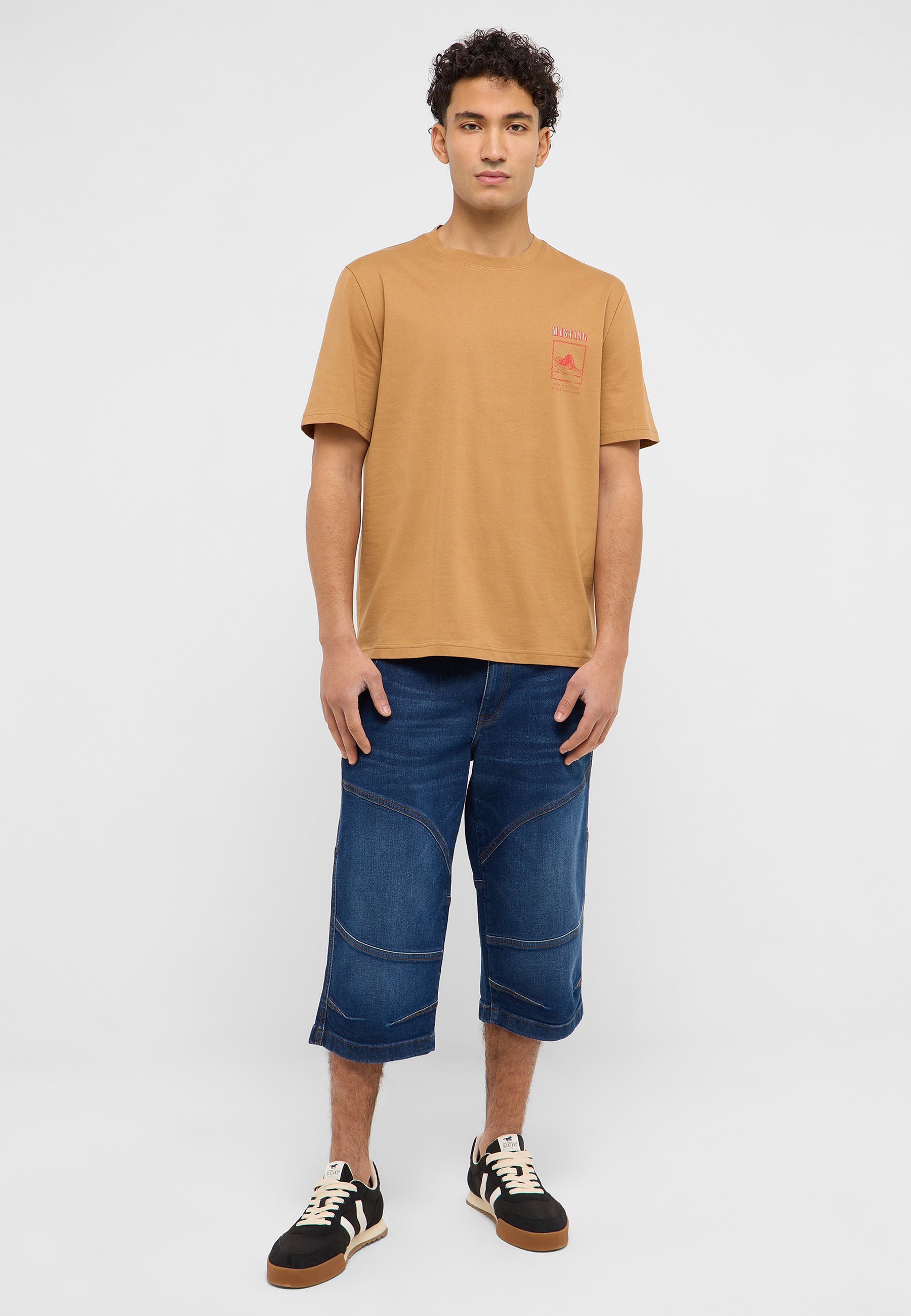 Hosen, Person, T-shirt, Jeans, Schuh