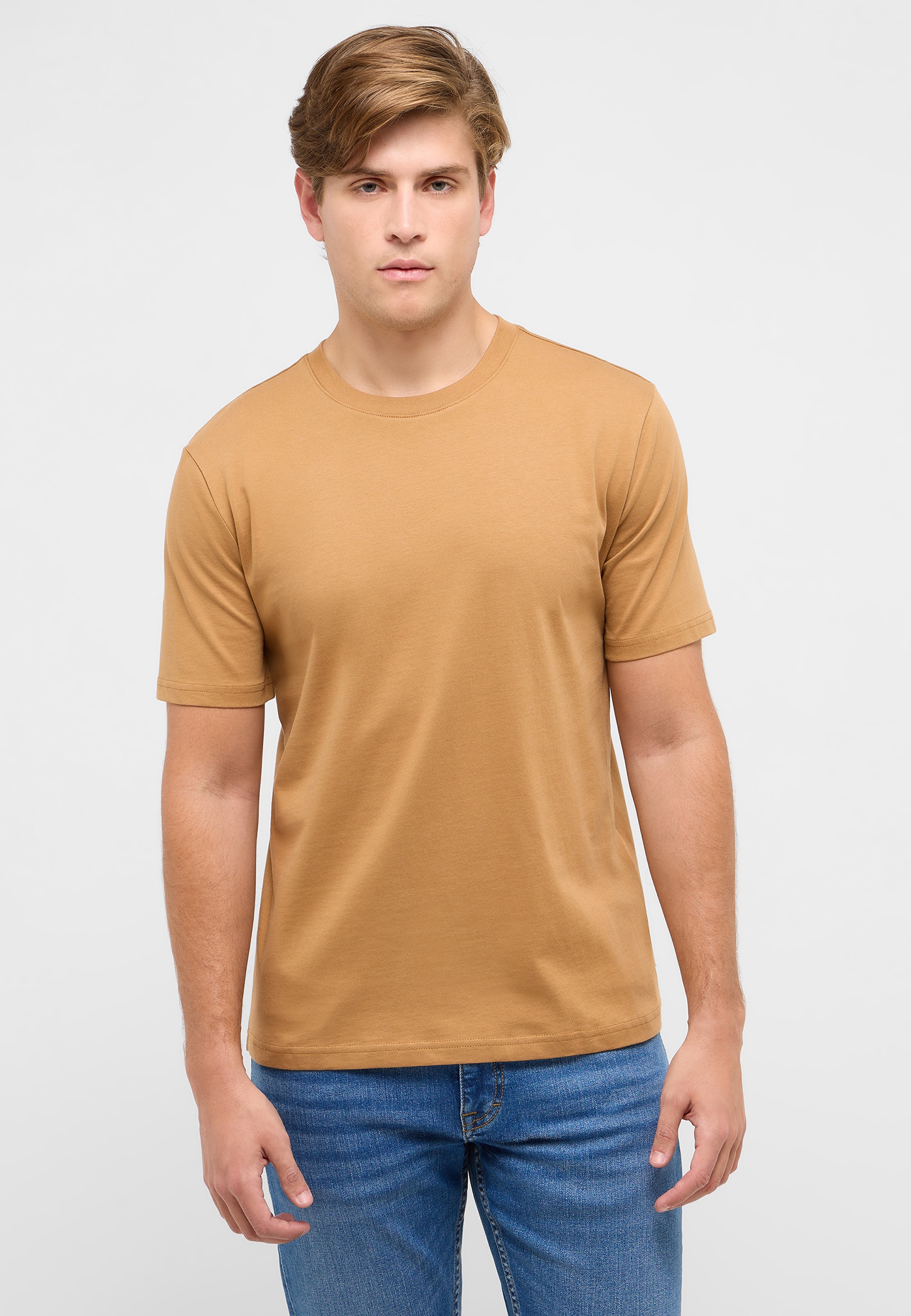 T-shirt, Jeans, Erwachsener, Mann, Person