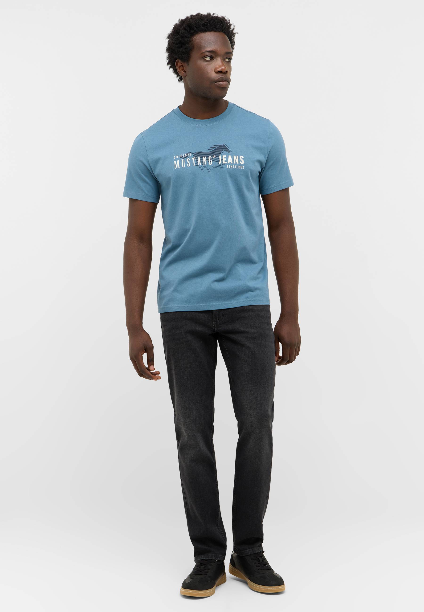 T-shirt, Person, Hemd, Stehend, Hosen