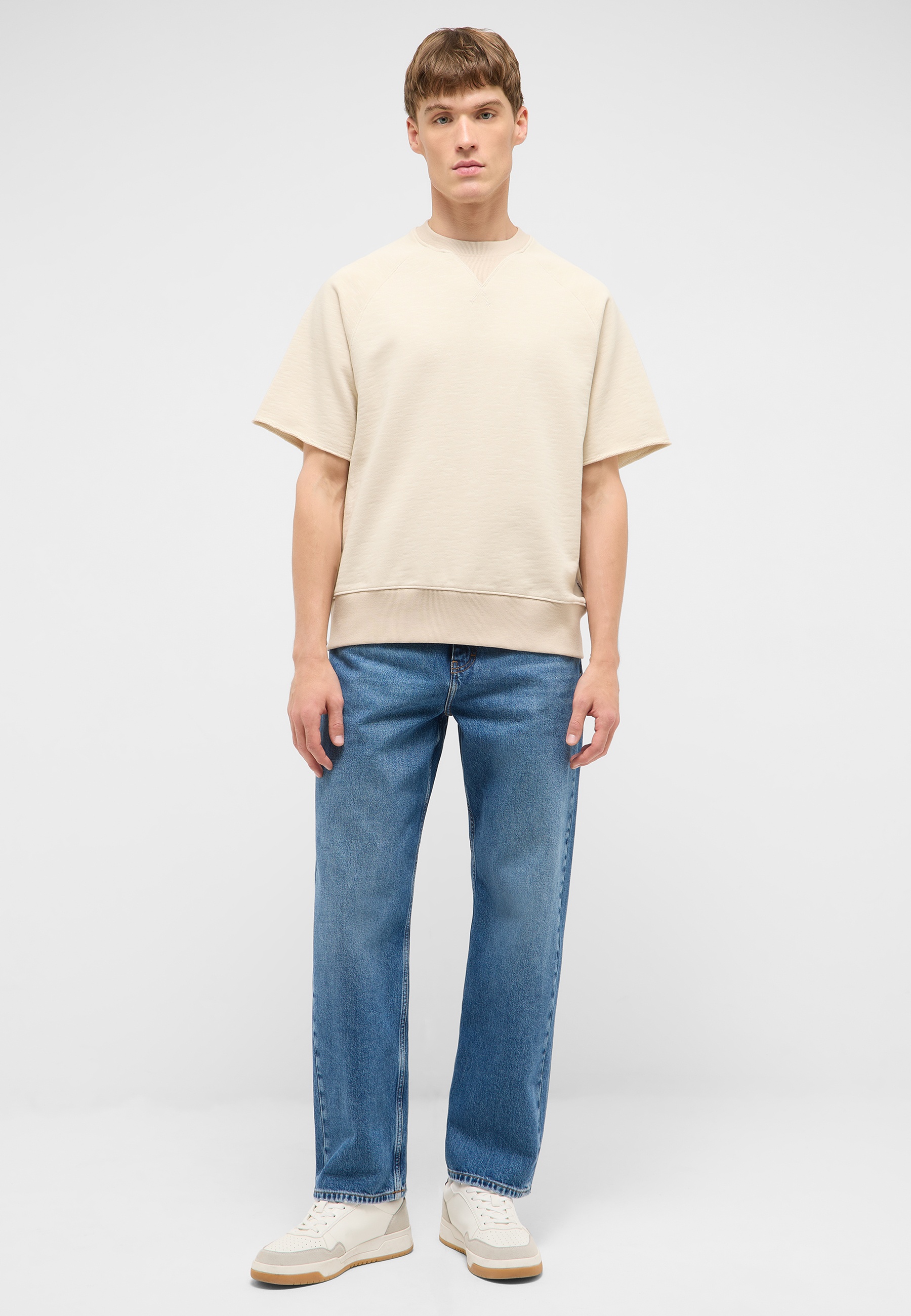 Beigees Sweatshirt, Kurzes Top, Oversized-Schnitt, Crewneck, Jeans-Kombination