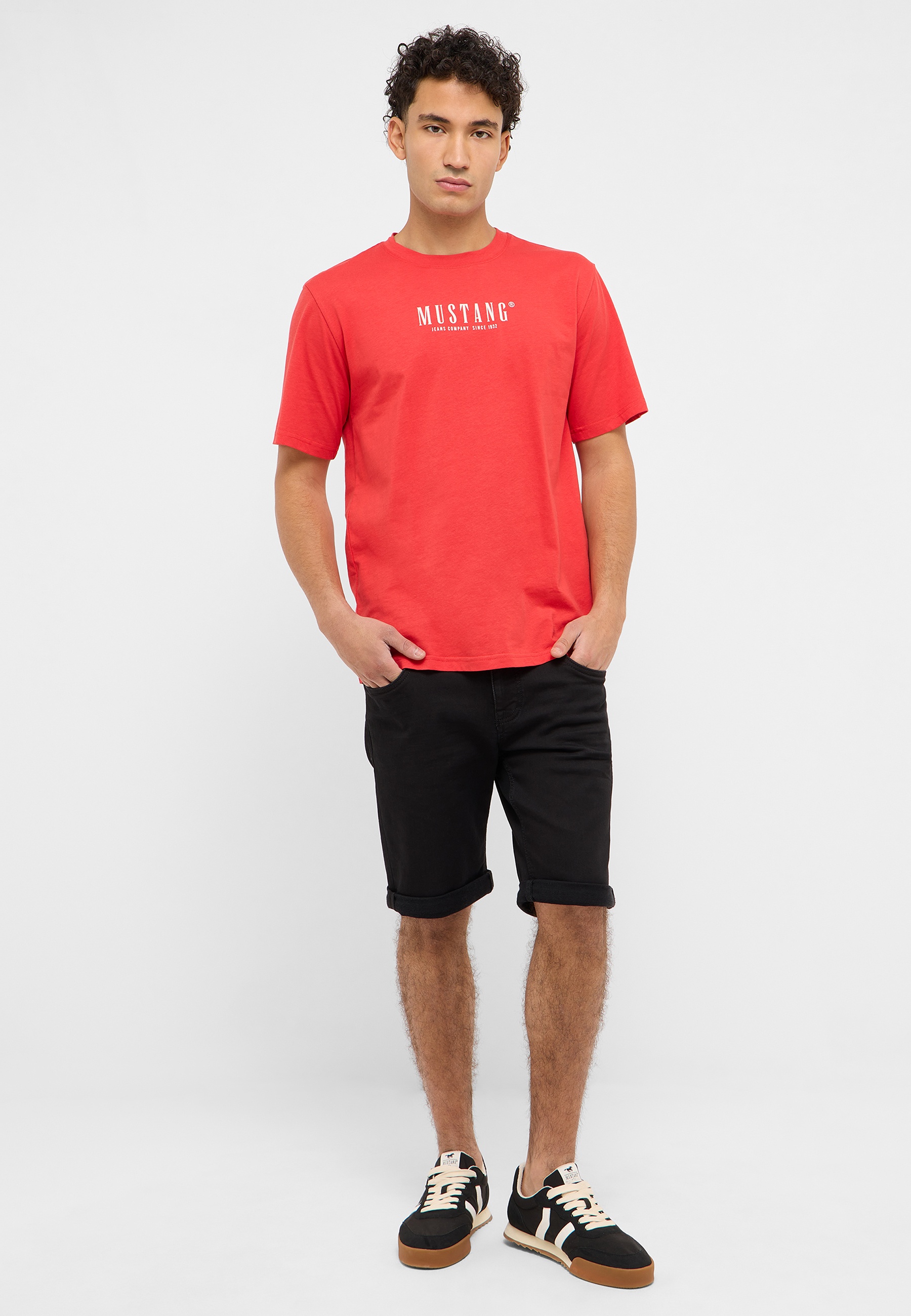 T-shirt, Kurze Hosen, Junge, Person, Jugendlich