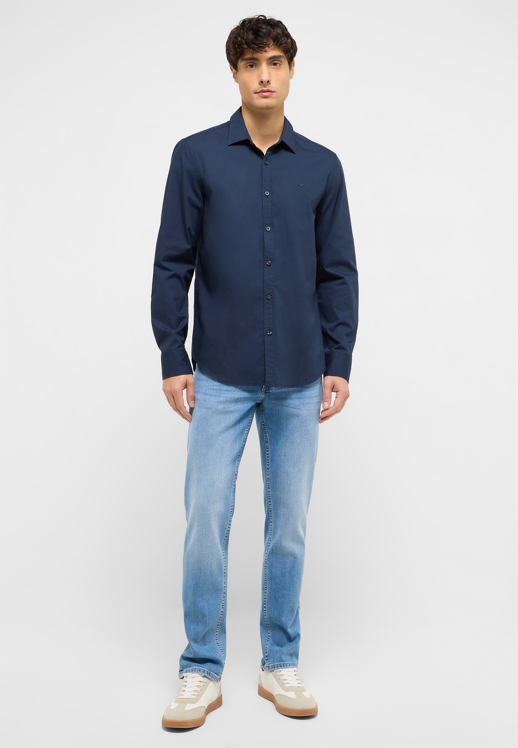 Hemd, Hosen, Jeanshose, Stehend, Langarm