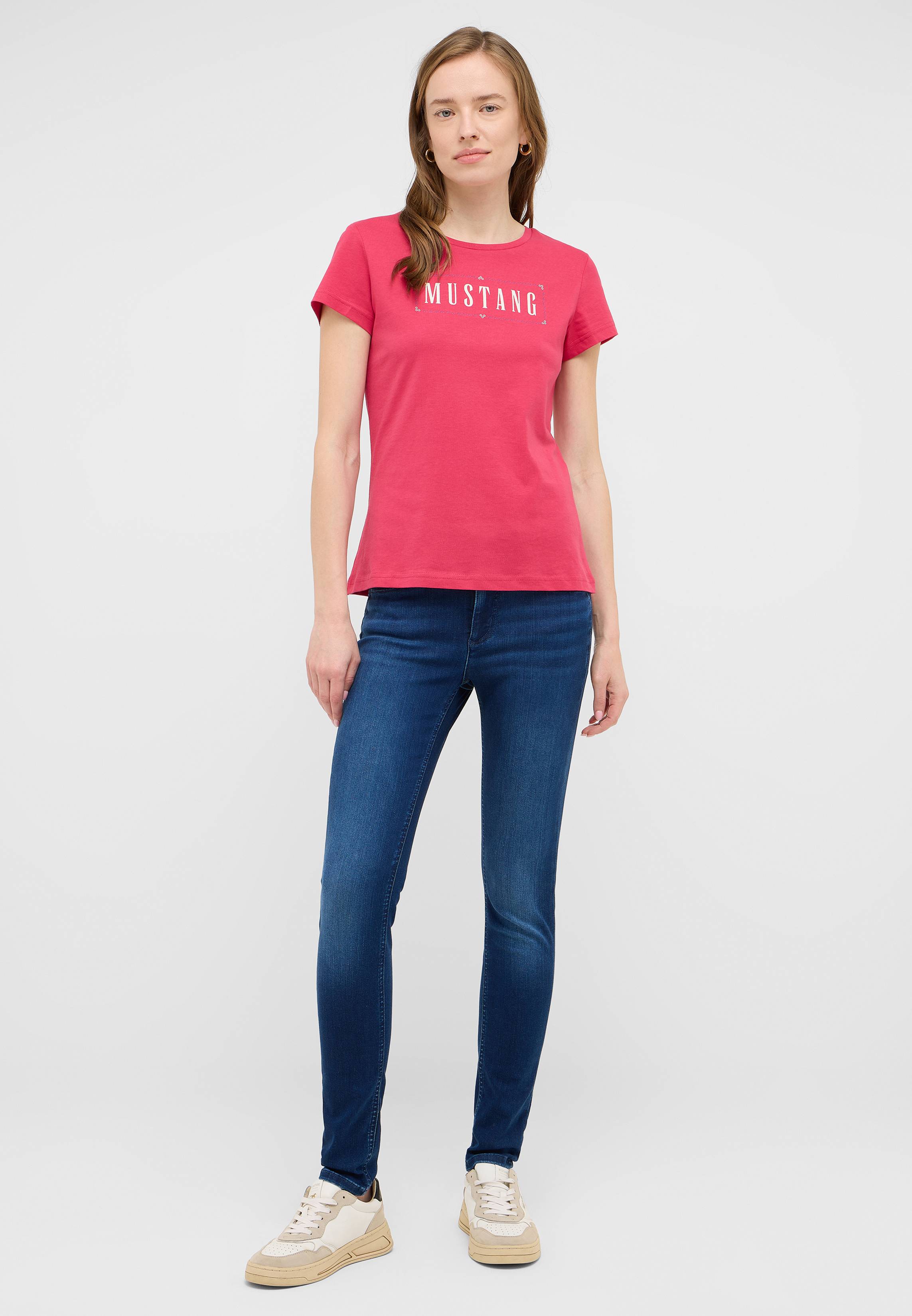 T-shirt, Hosen, Mädchen, Person, Jugendlich