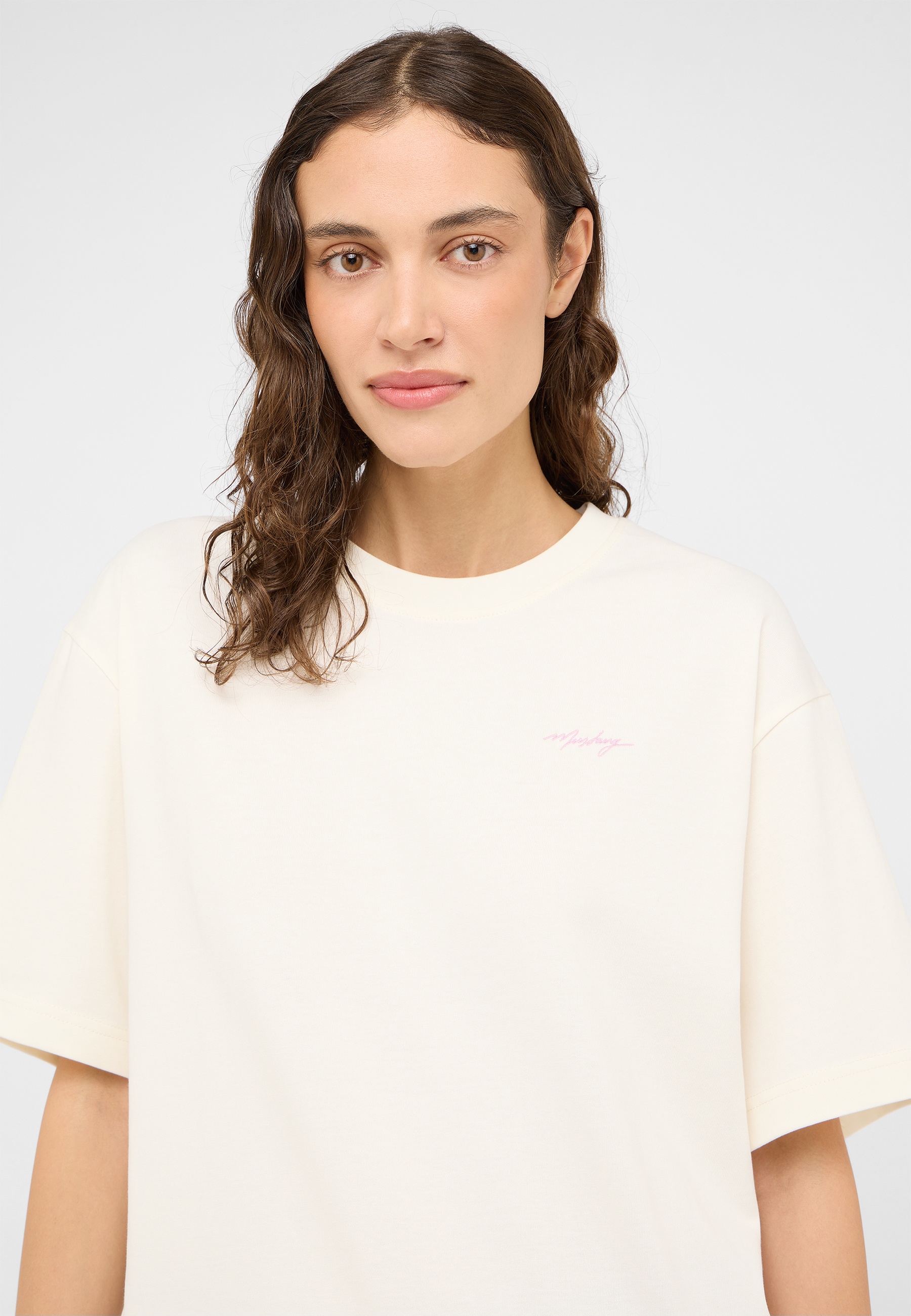 Bekleidung, T-shirt, Person, Ärmel