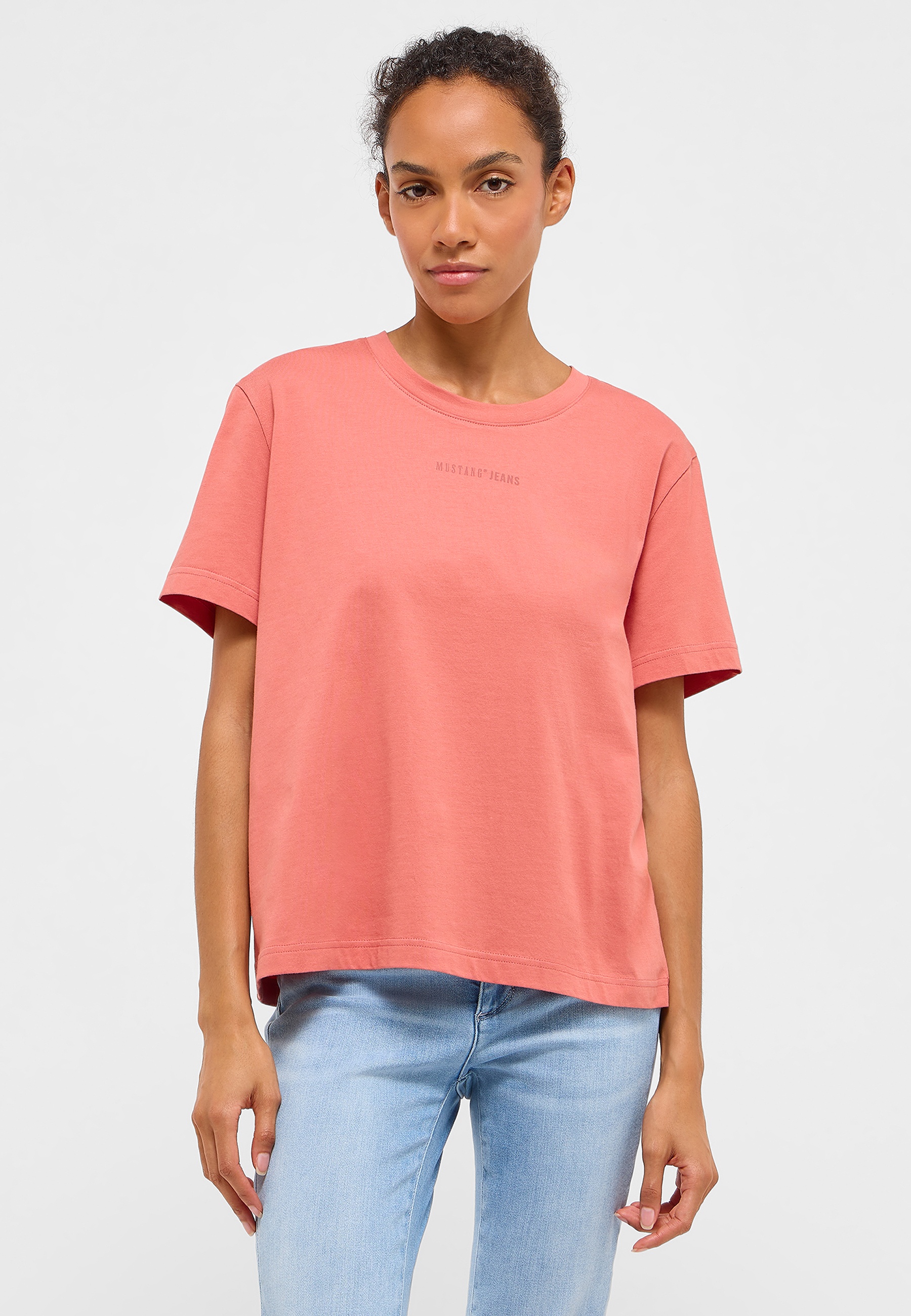 Bekleidung, T-shirt, Jeans, Person, Gesicht