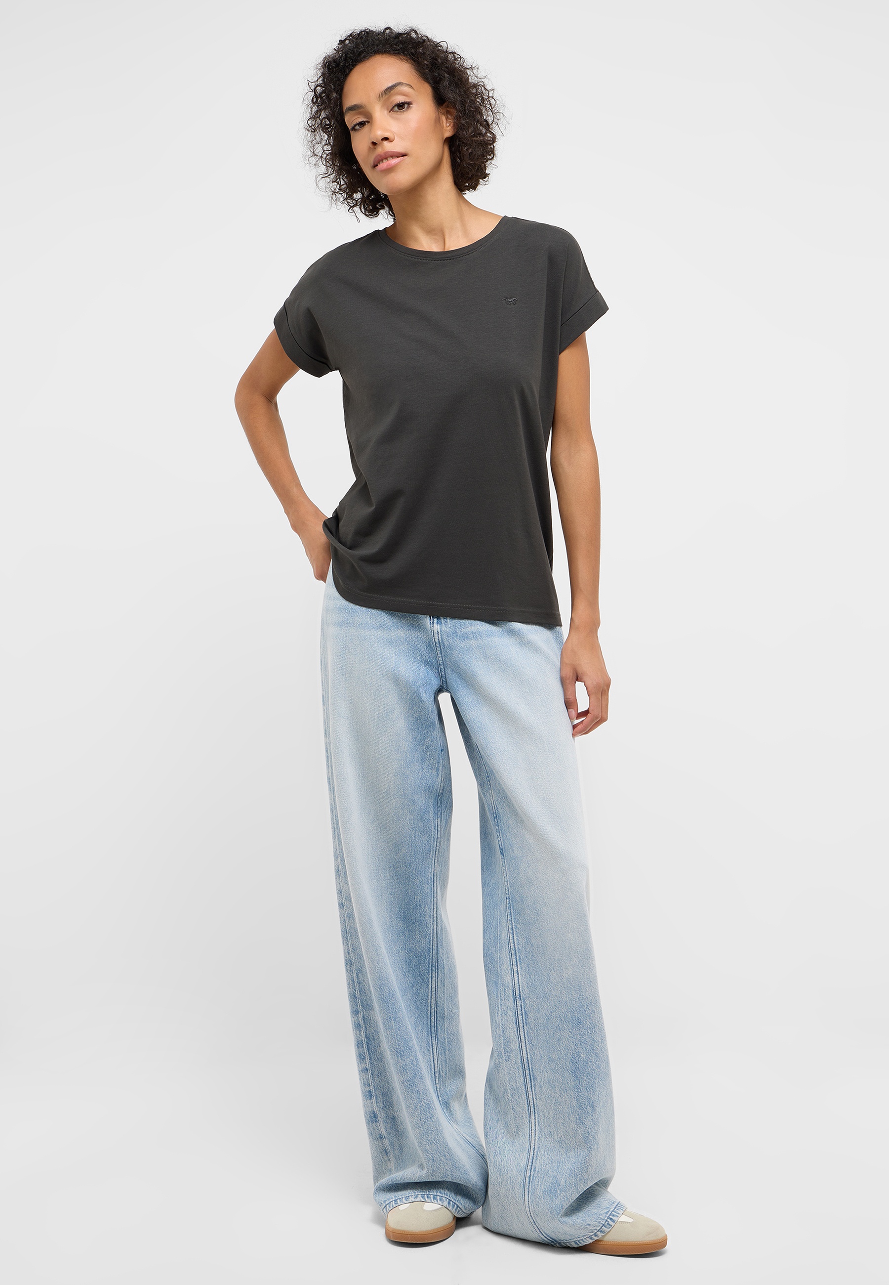 Hosen, T-shirt, Jeans, Person, Bluse