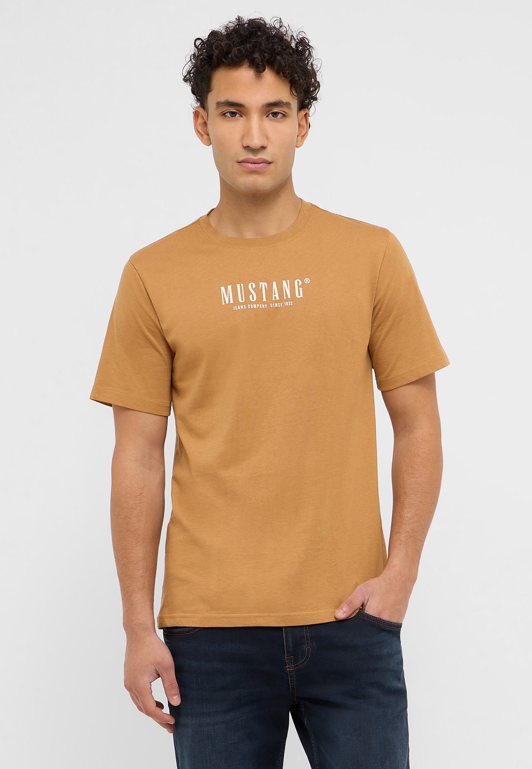 T-shirt, Jeans, Hemd, Person, Ärmel