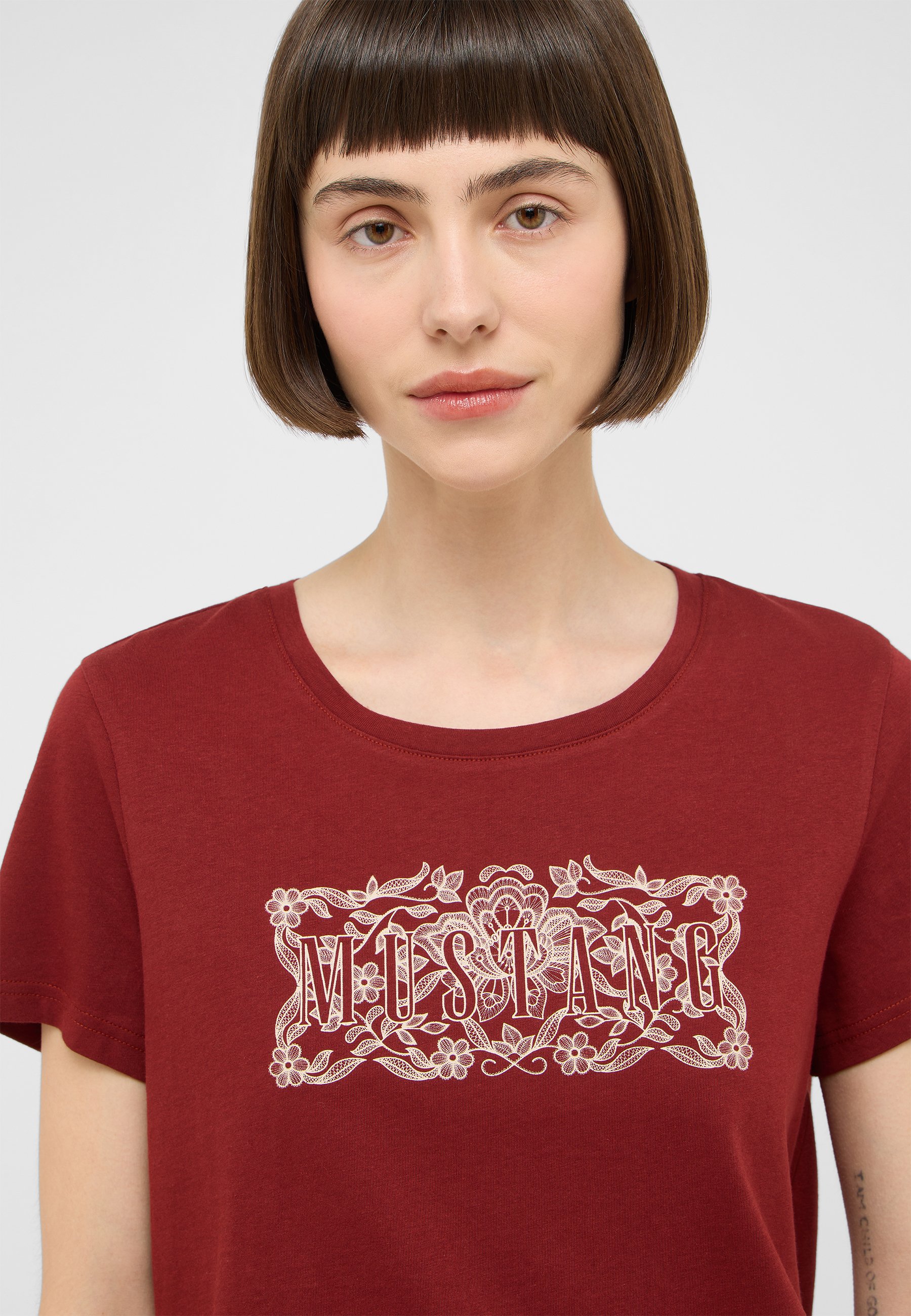 T-Shirt, Kurzarm, Roter Ton, Frontprint Ornament, Textornament