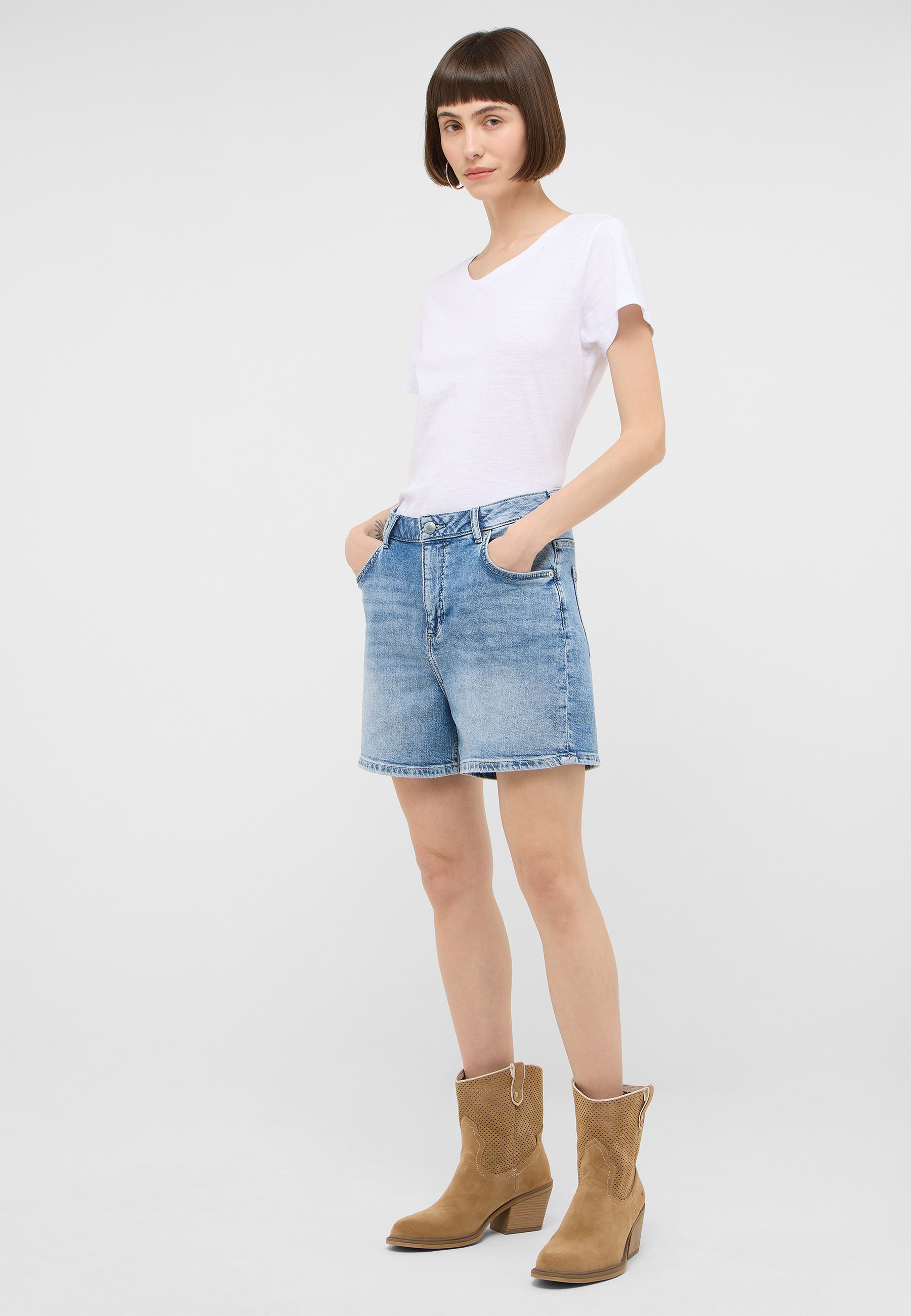T-Shirt, Jeansshorts, Denim, Casual, Boots