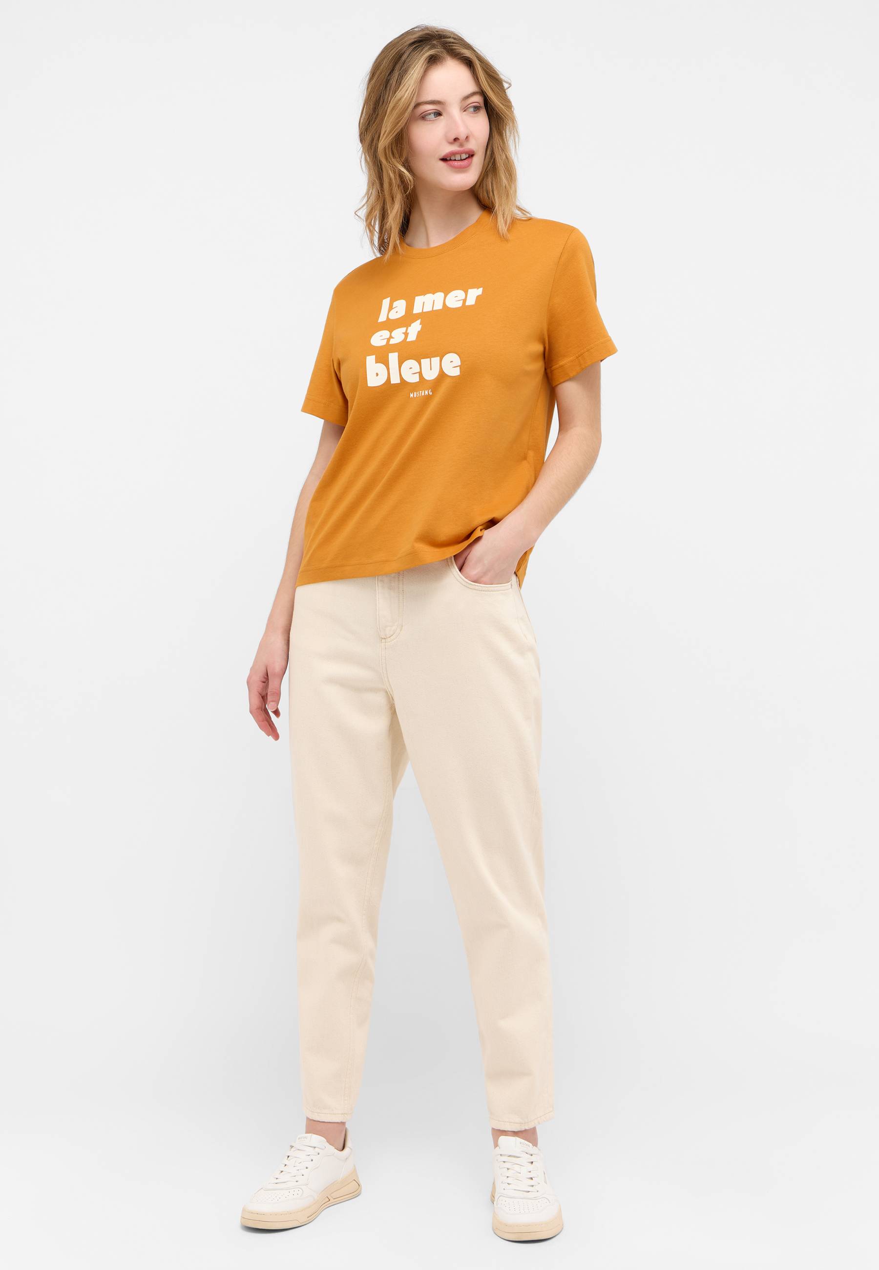 T-shirt, Person, Hosen, Khaki, Hemd