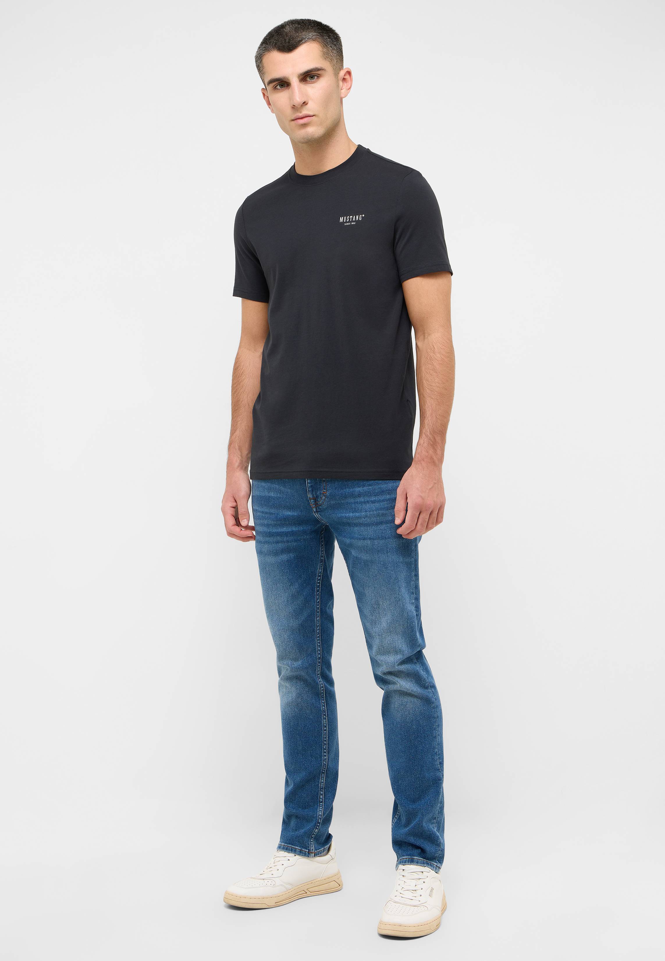 T-shirt, Hosen, Person, Stehend, Jeanshose