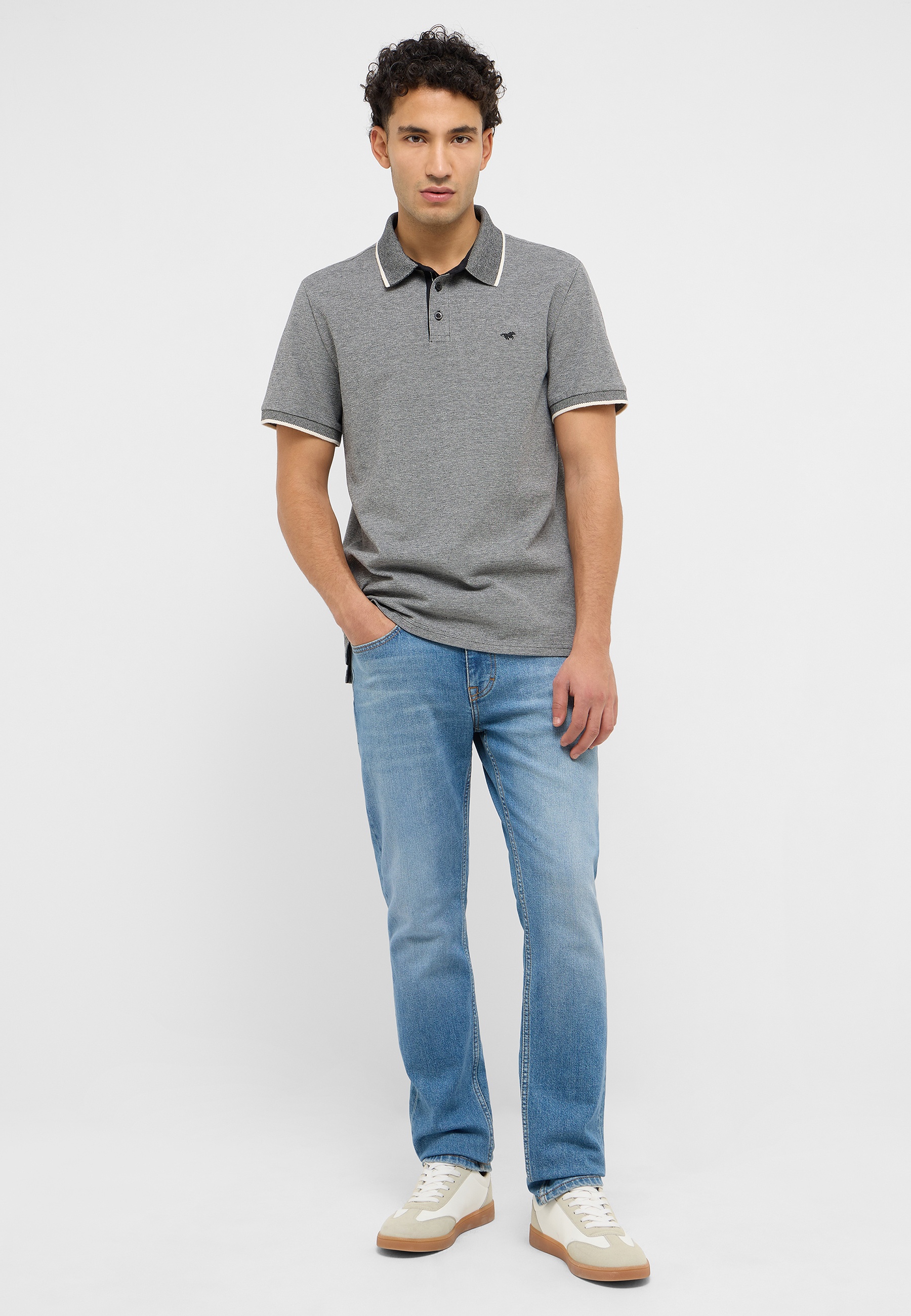 Hosen, T-shirt, Person, Jeans, Hemd