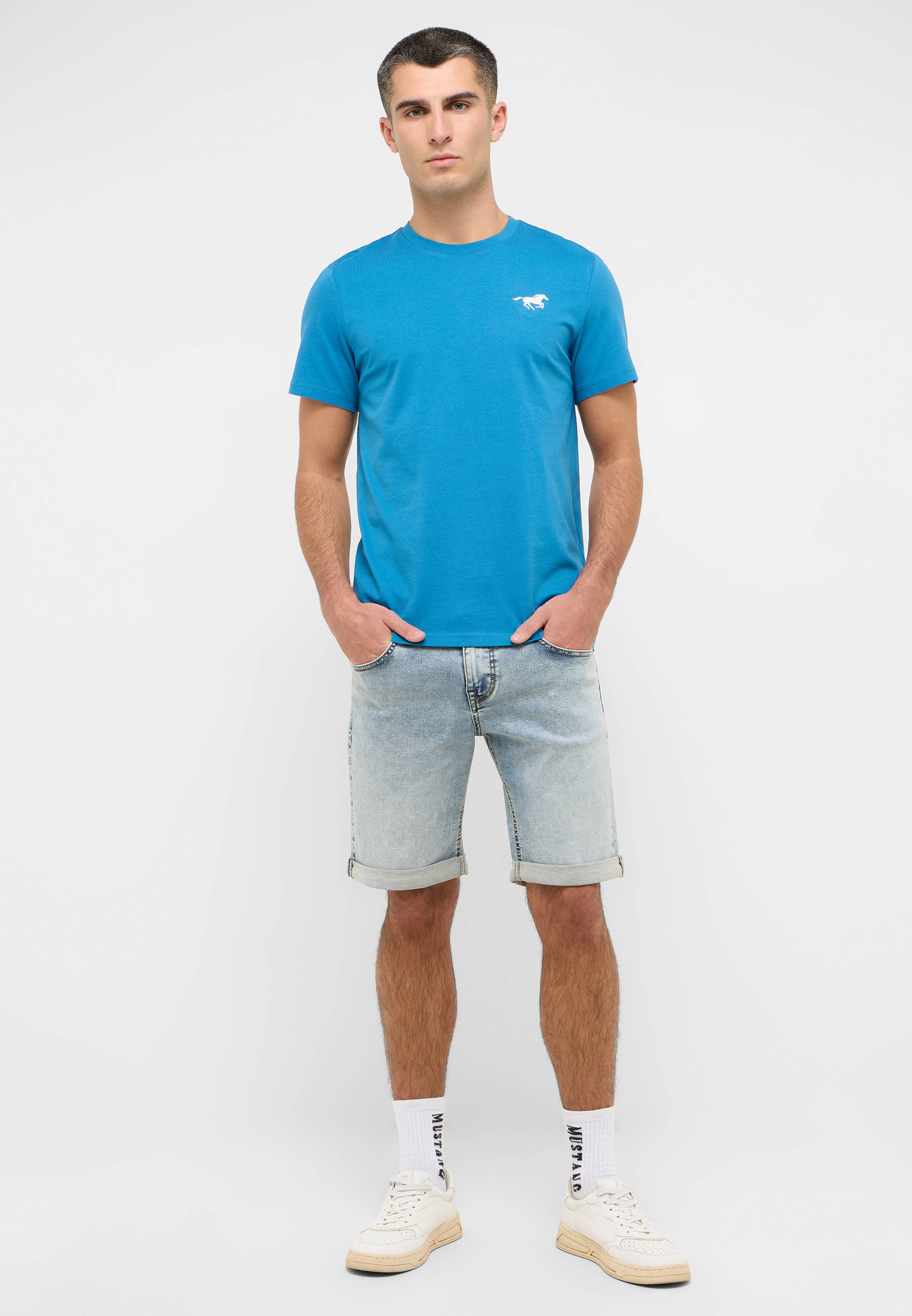 Bekleidung, Kurze Hosen, T-shirt, Person