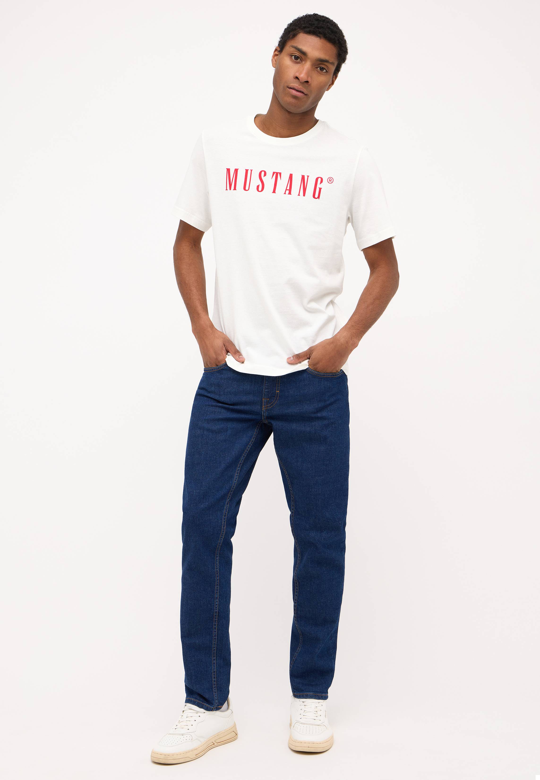 Hosen, T-shirt, Jeans, Mann, Person
