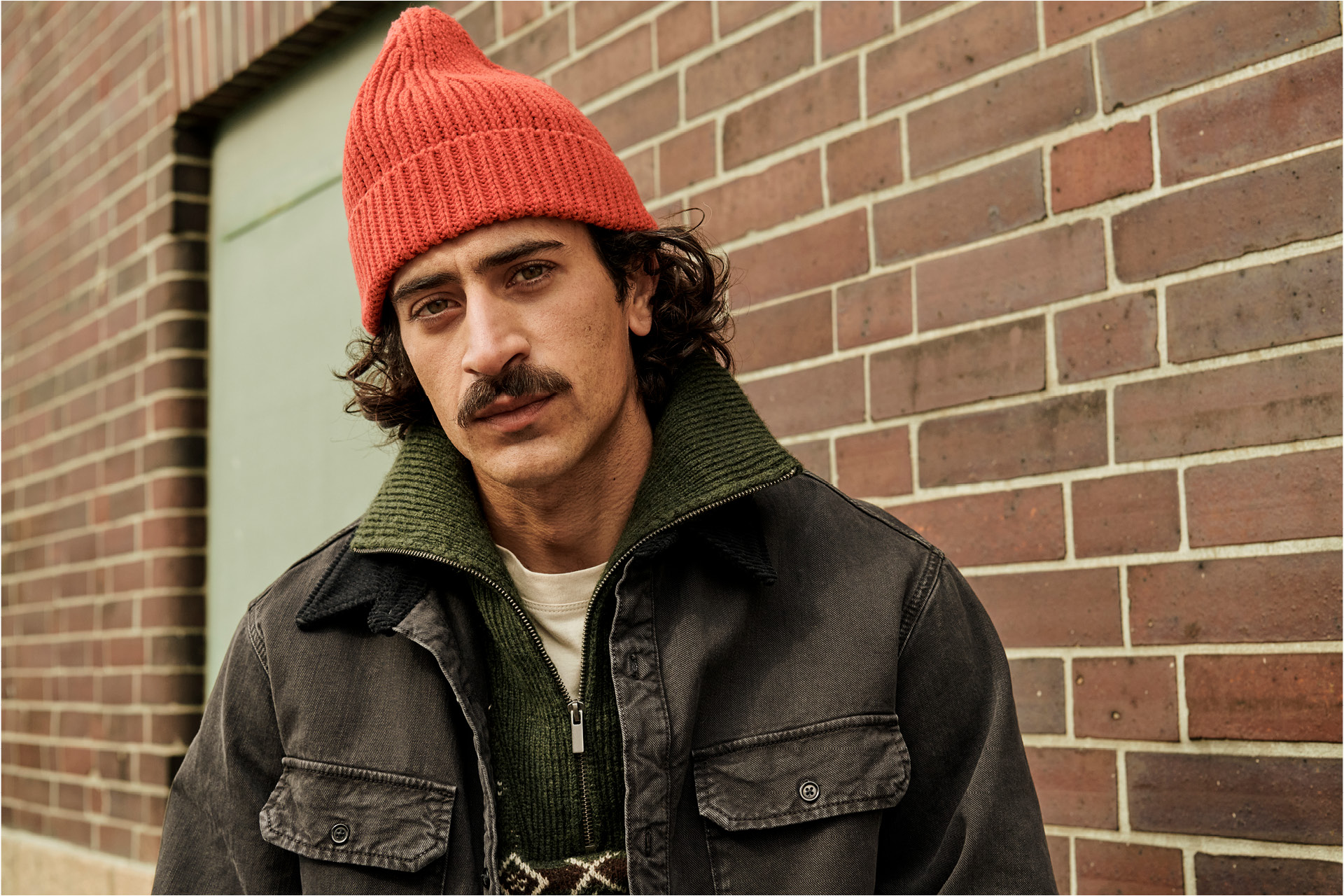 Mütze, Hut, Mantel, Jacke, Backstein