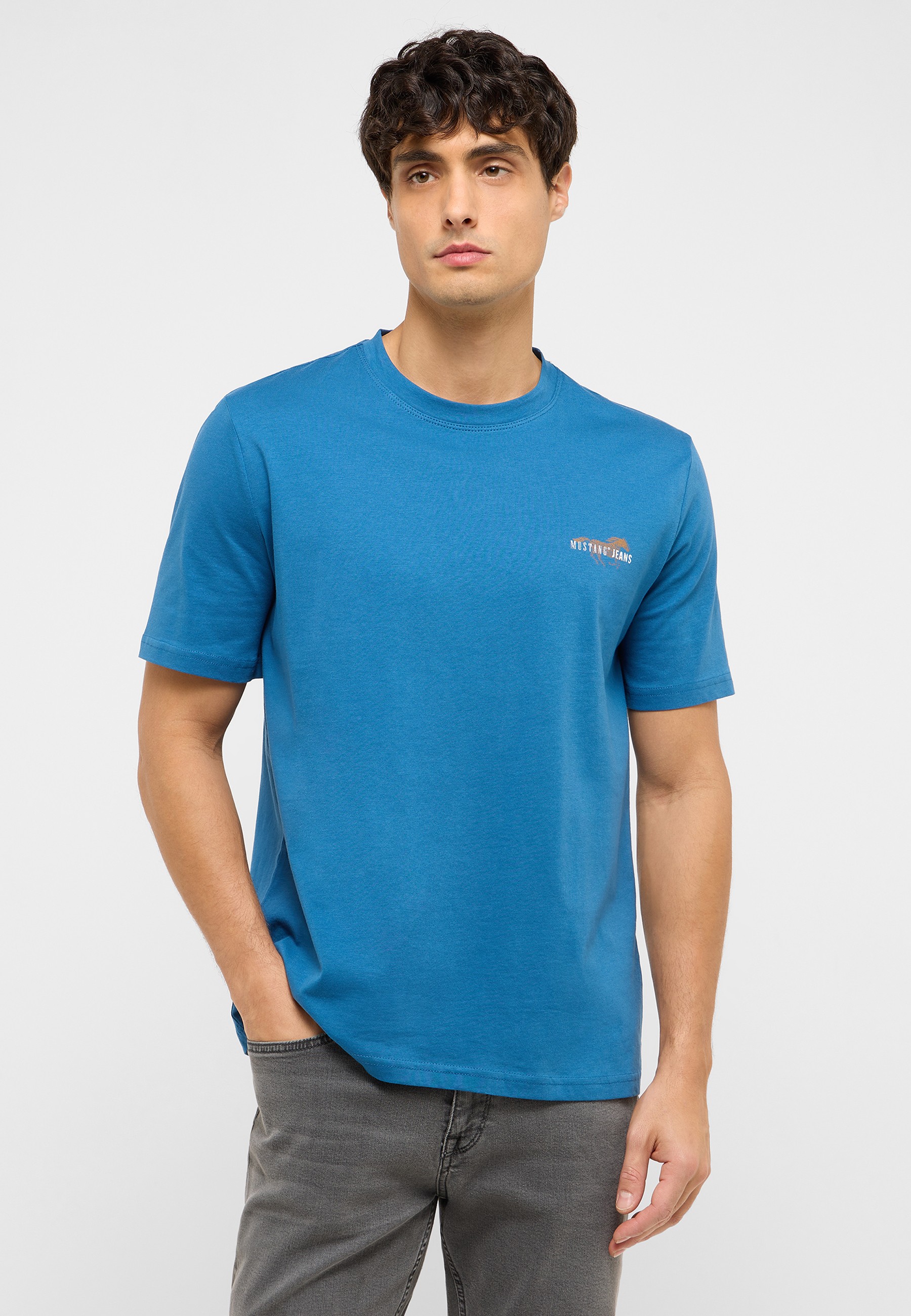 Bekleidung, T-shirt, Ärmel, Langer Ärmel, Person