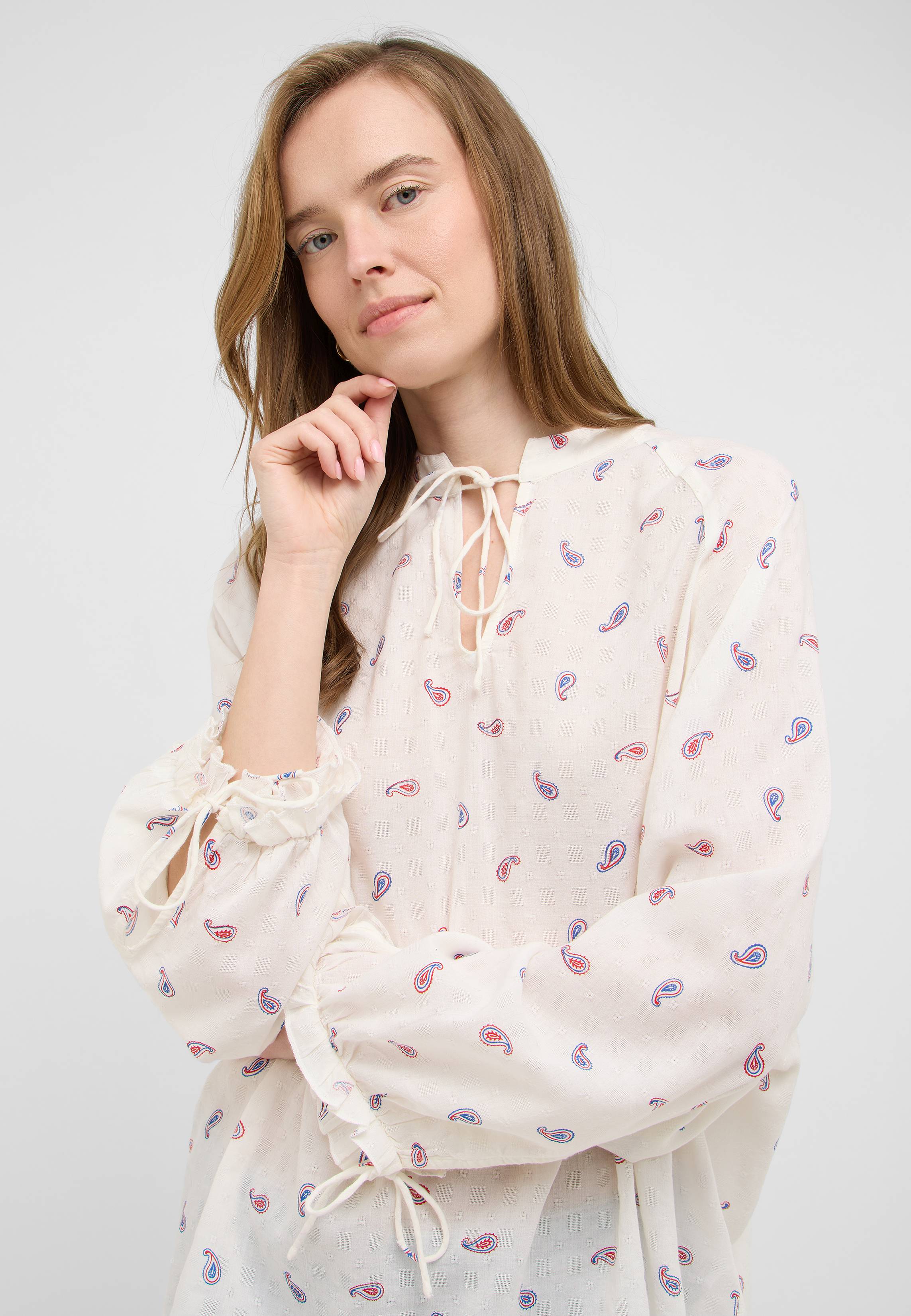 Bluse, Kleidung