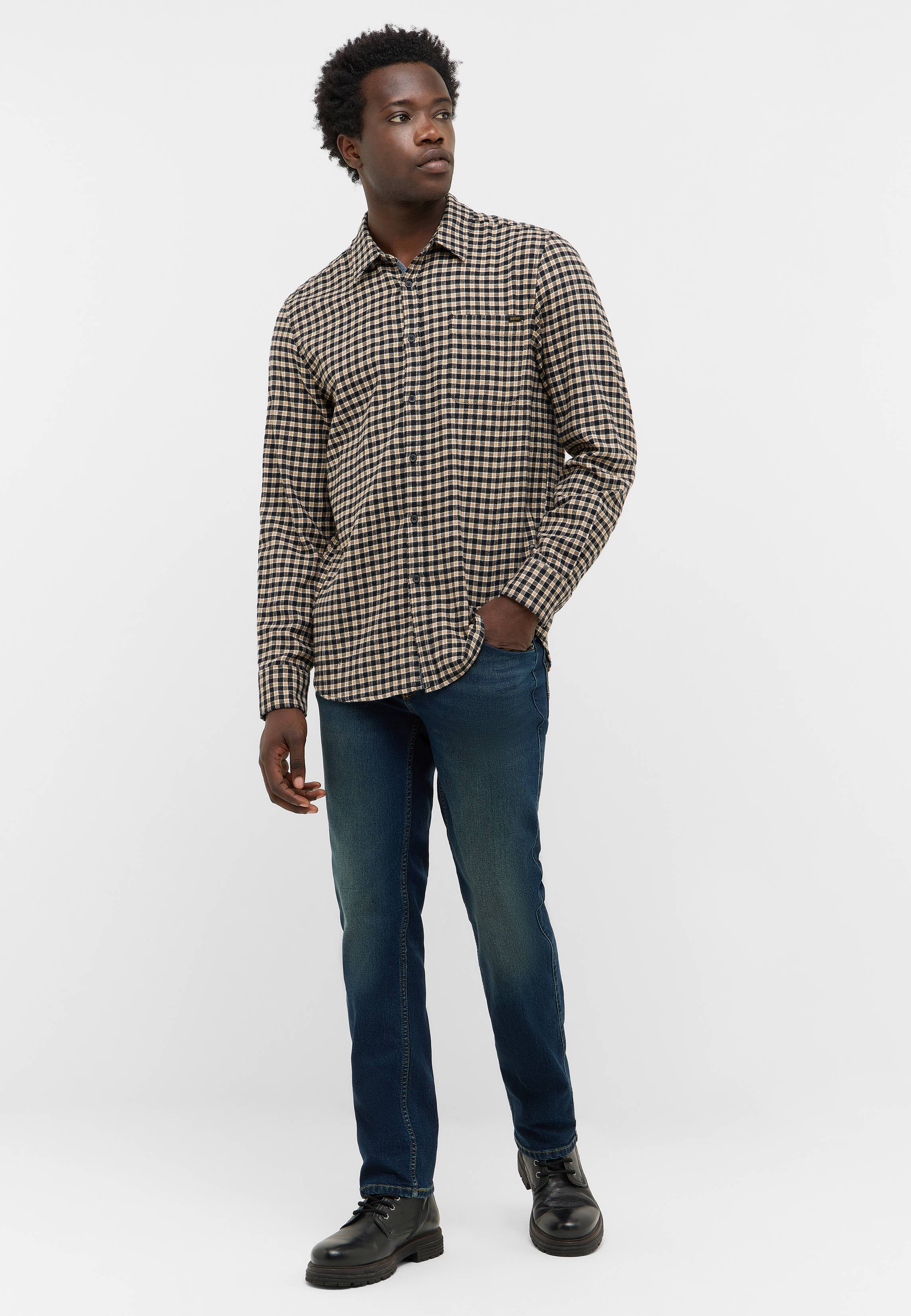 Hemd, Langarm, Person, Stehend, Hosen