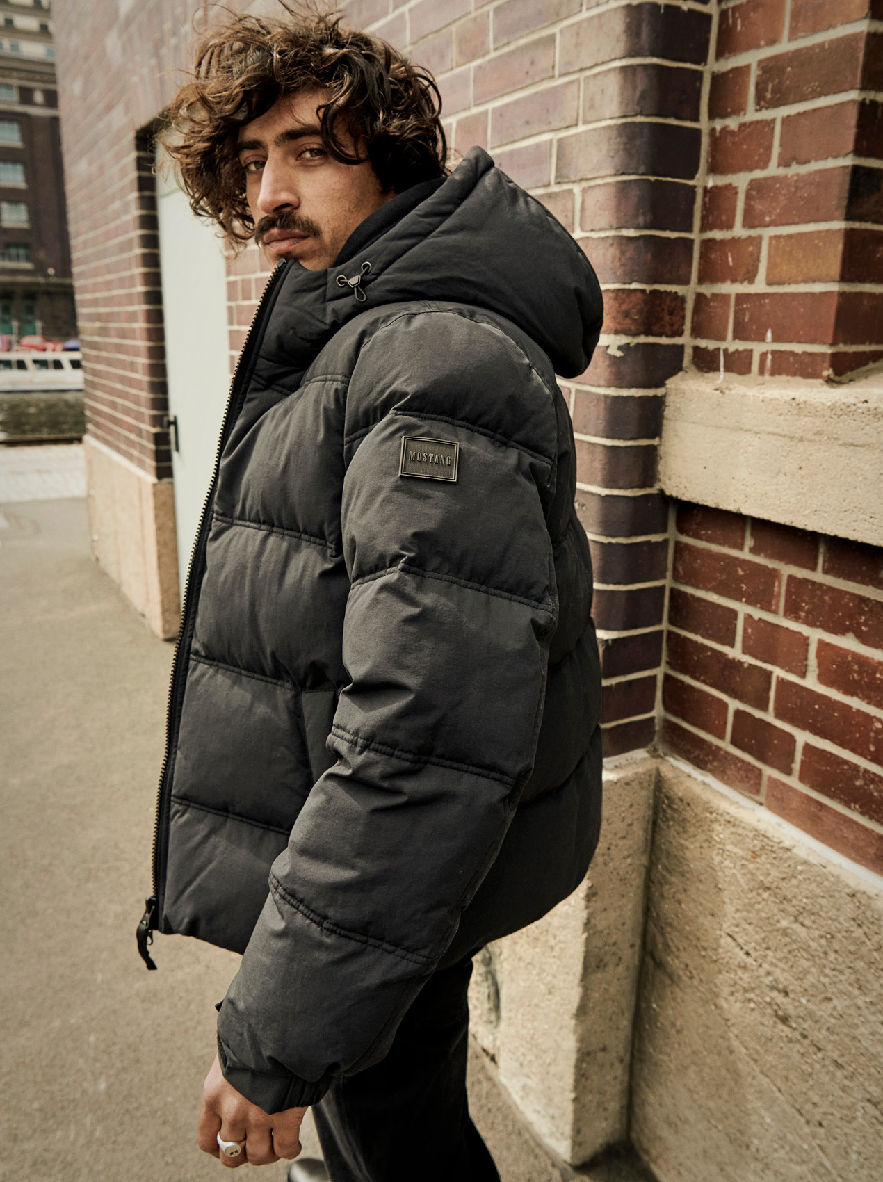 Bekleidung, Mantel, Jacke, Kapuze, Gesicht