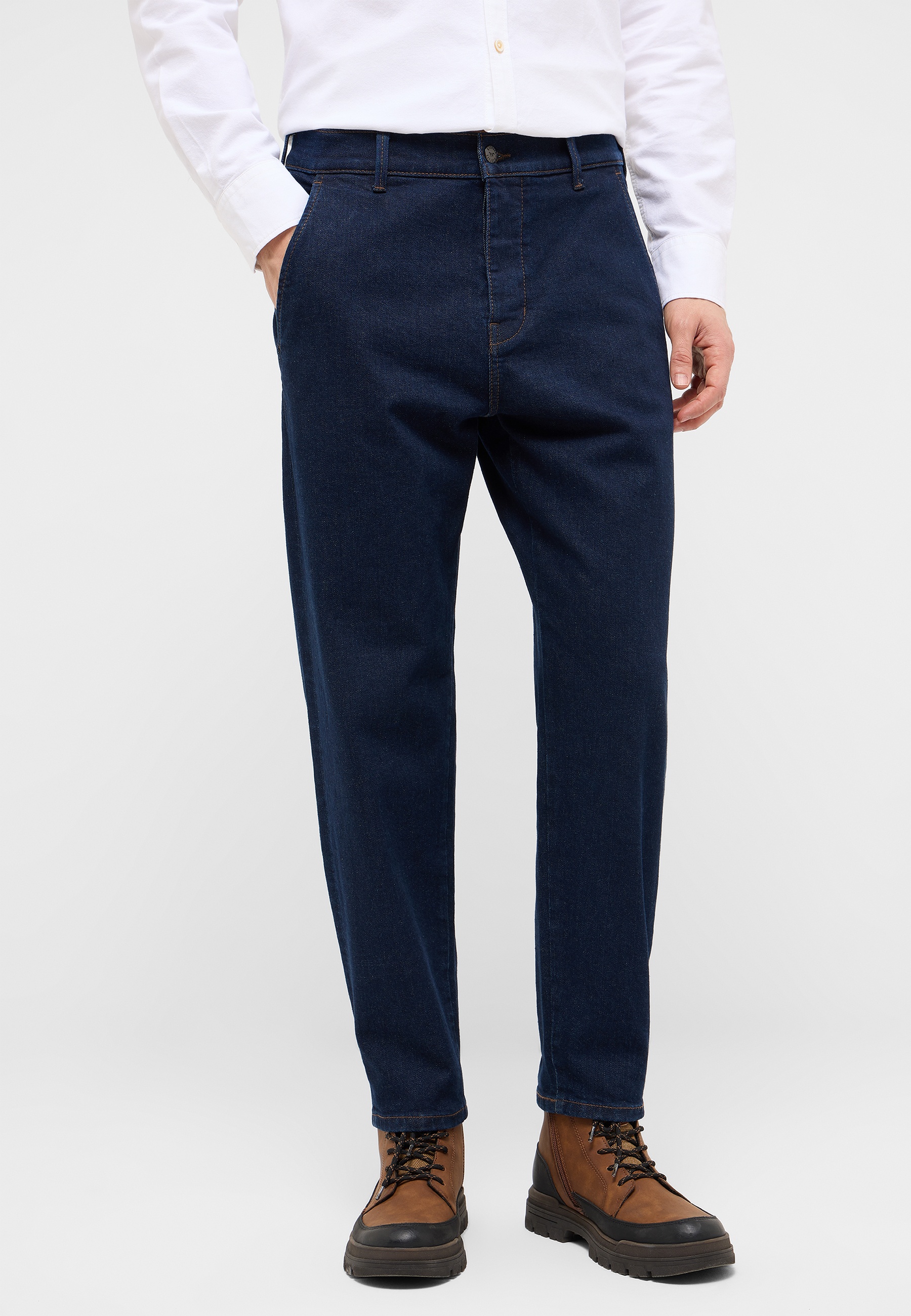 hose, jeans, damenschnitt, dunkelblau, laufschuh-ähnlich?