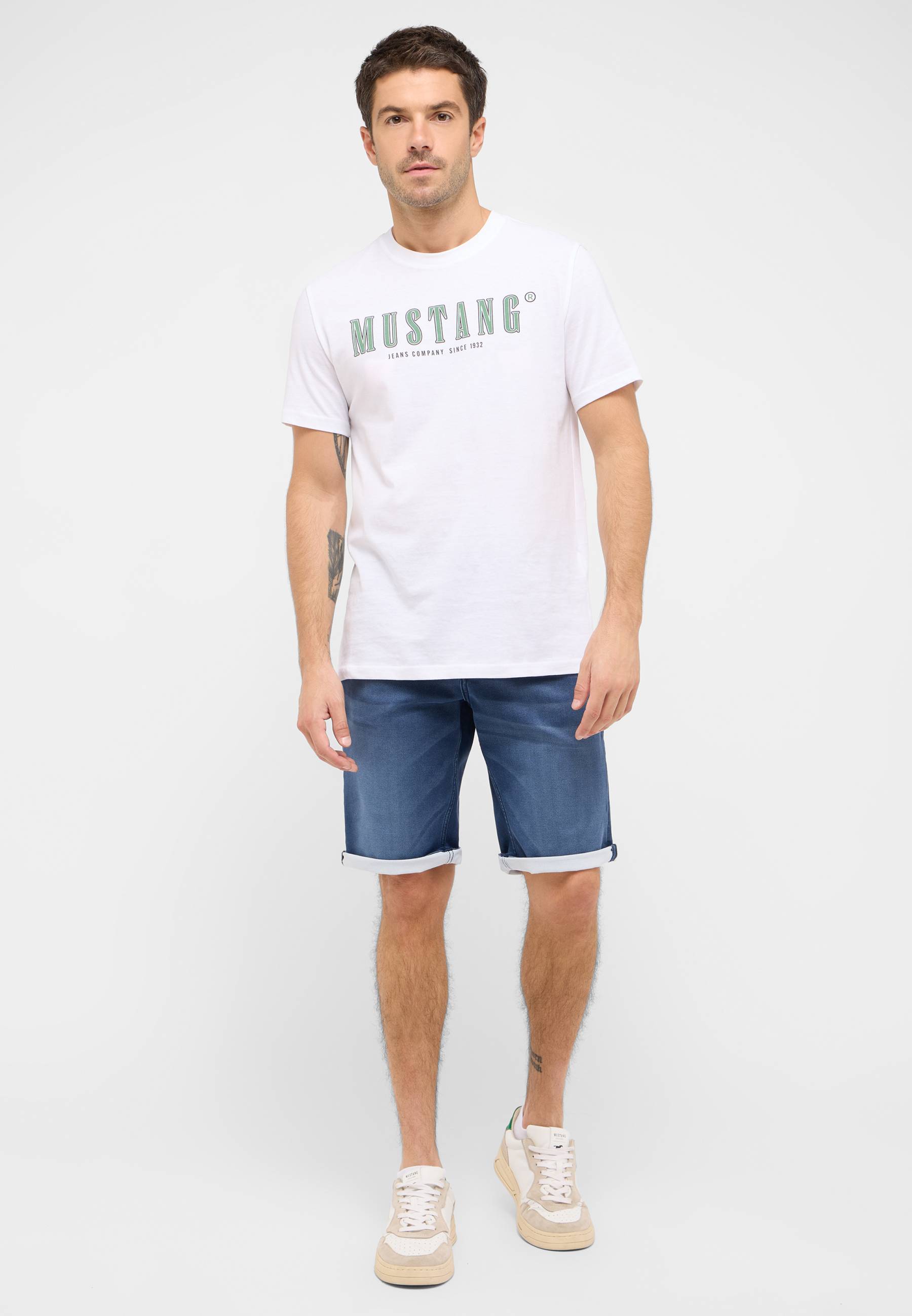 Bekleidung, Kurze Hosen, T-shirt, Person, Strandmode