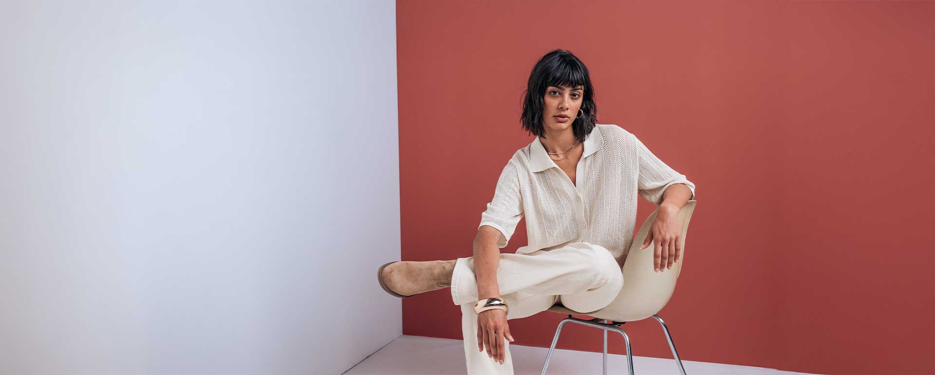 Person, Sitzen, Schwarze Haare, Haare