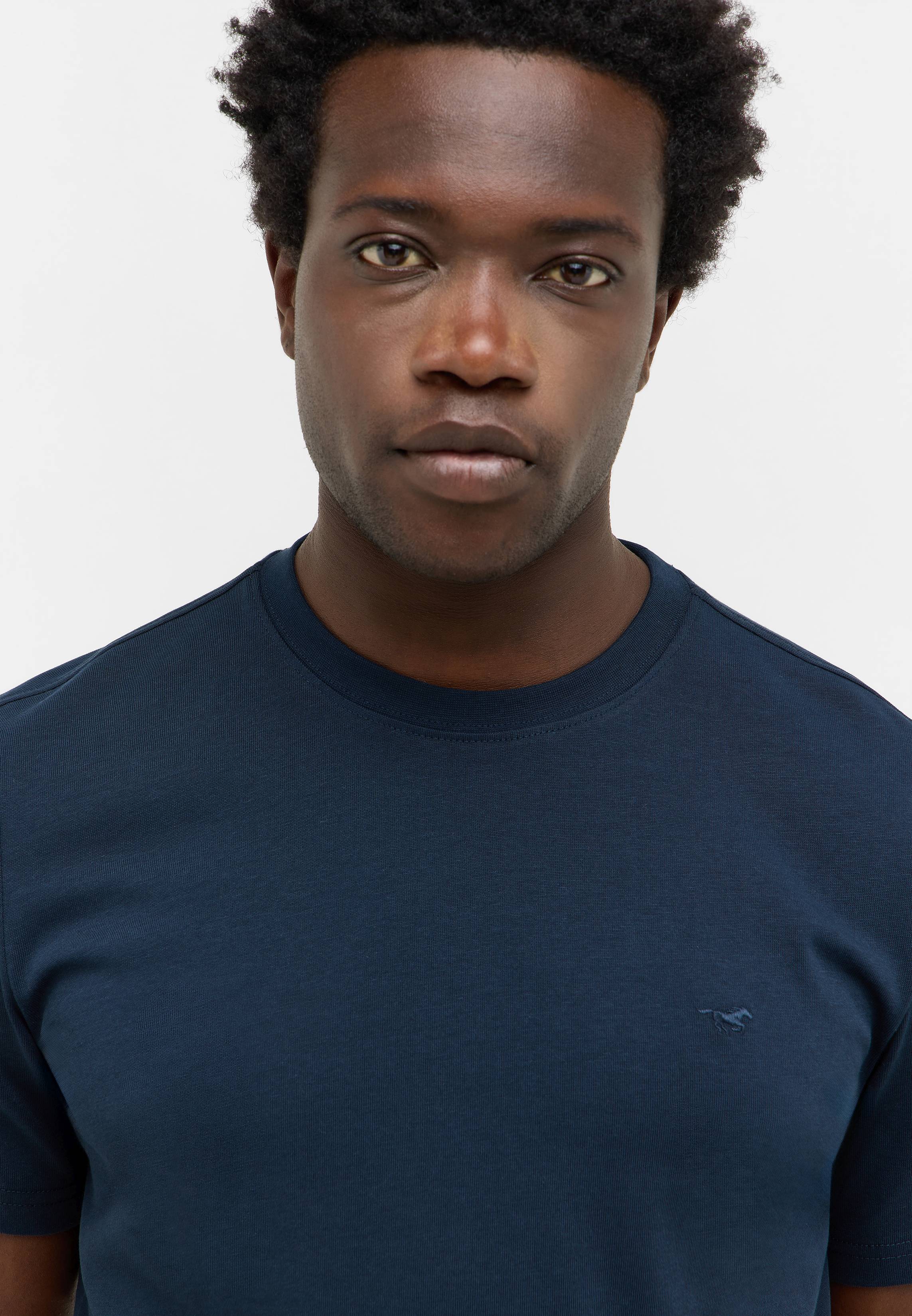 Gesicht, Kopf, Hals, Portrait, T-shirt