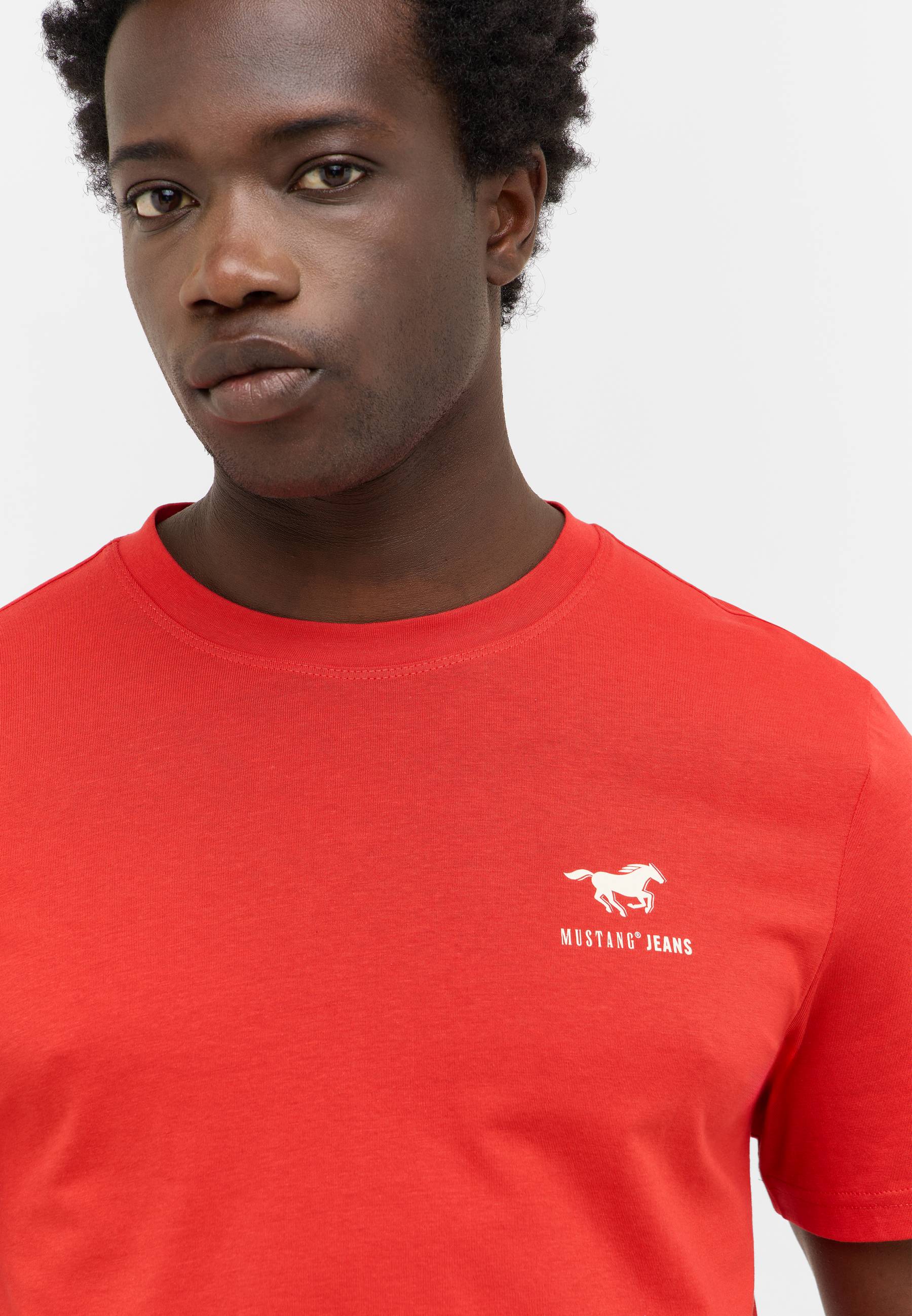 T-shirt, Gesicht, Kopf, Hals, Hemd