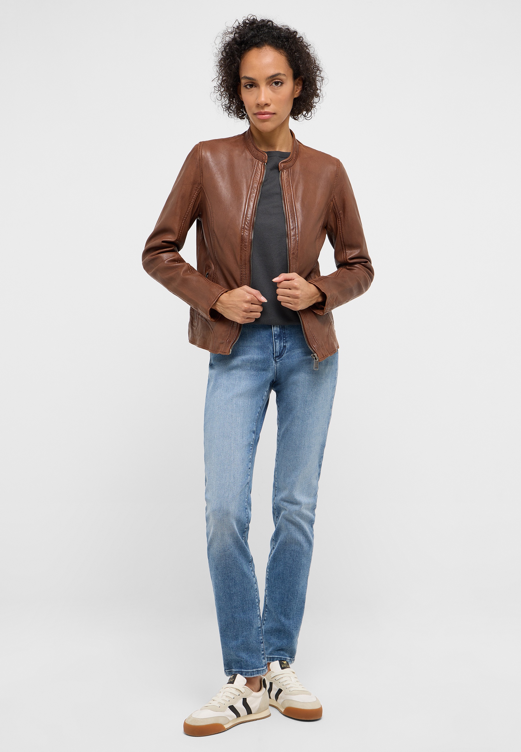 Mantel, Jacke, Jeans, Hosen, Person