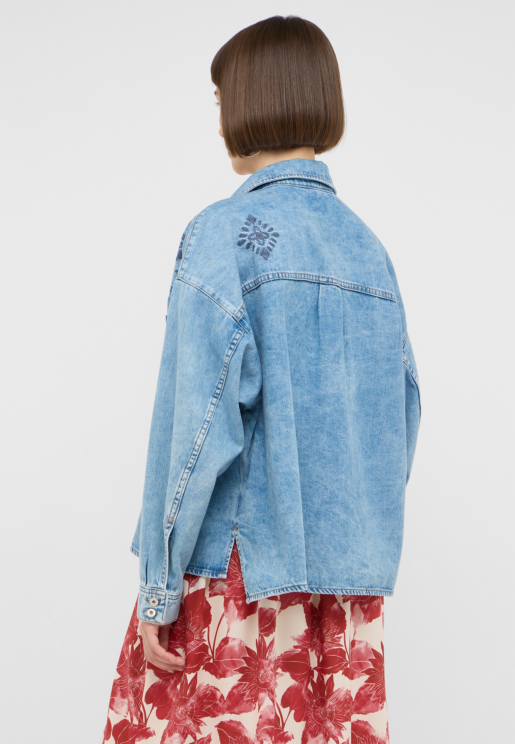 Jeansjacke, Denimjacke, Rückansicht, Blumenprint, Oversize-Form