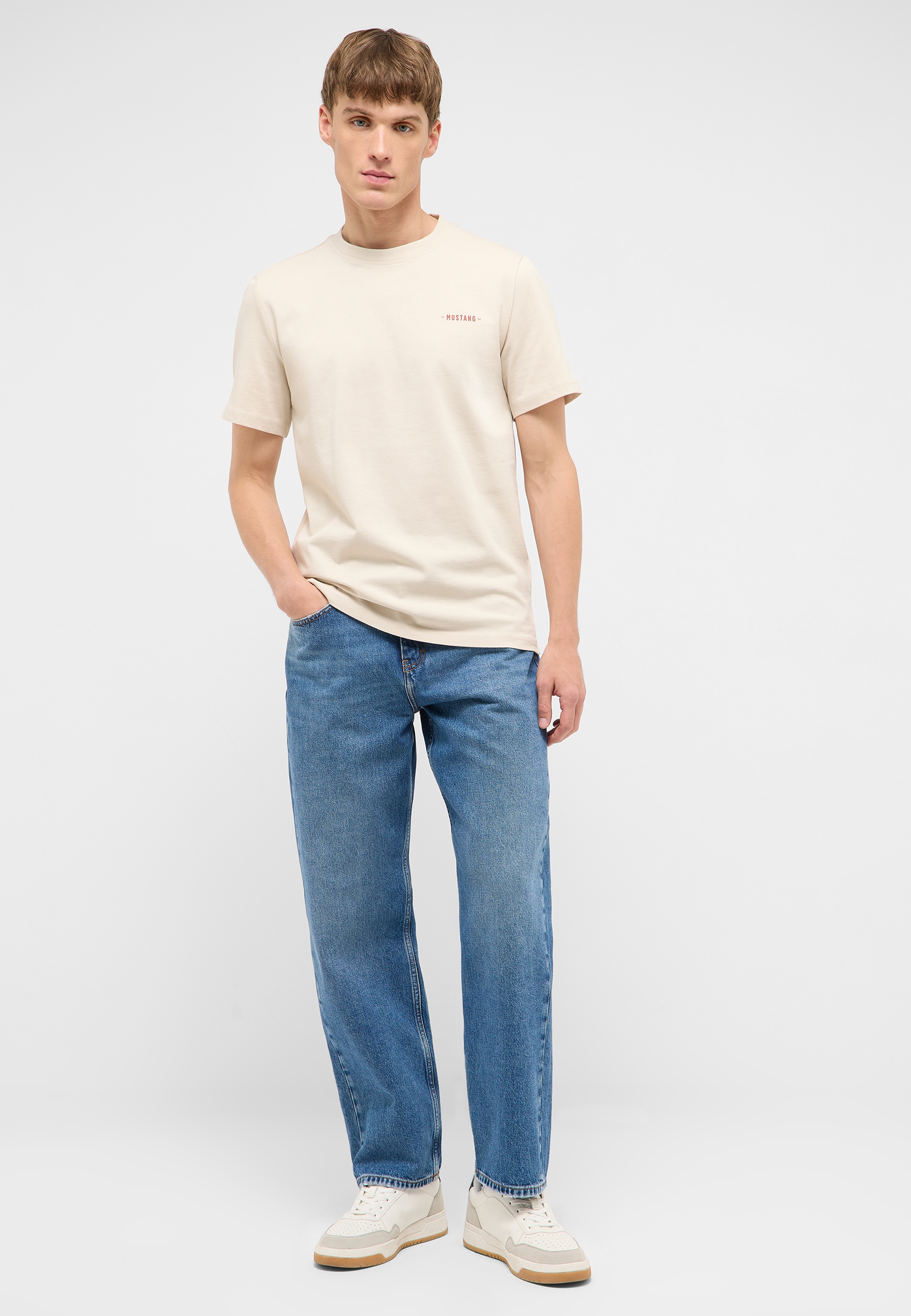 T-Shirt, Beige, Kurzarm, Basics, Weißer Sneaker?