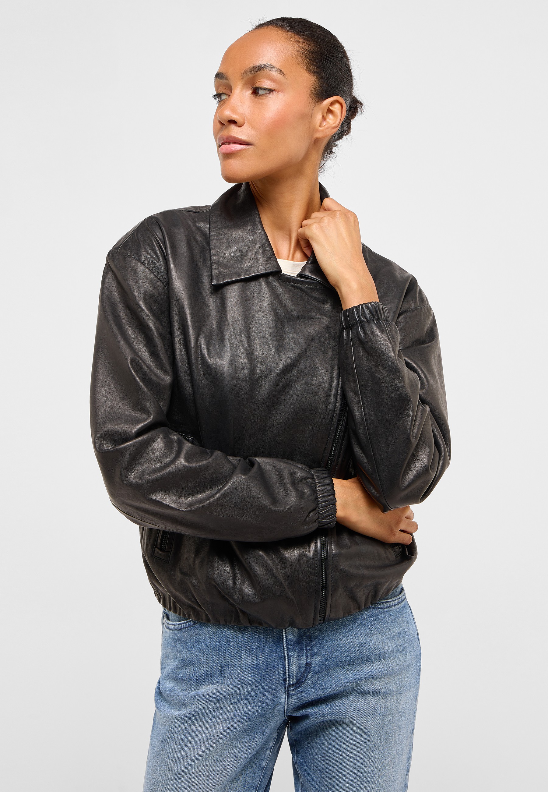 Mantel, Jacke, Jeans, Person, Lederjacke