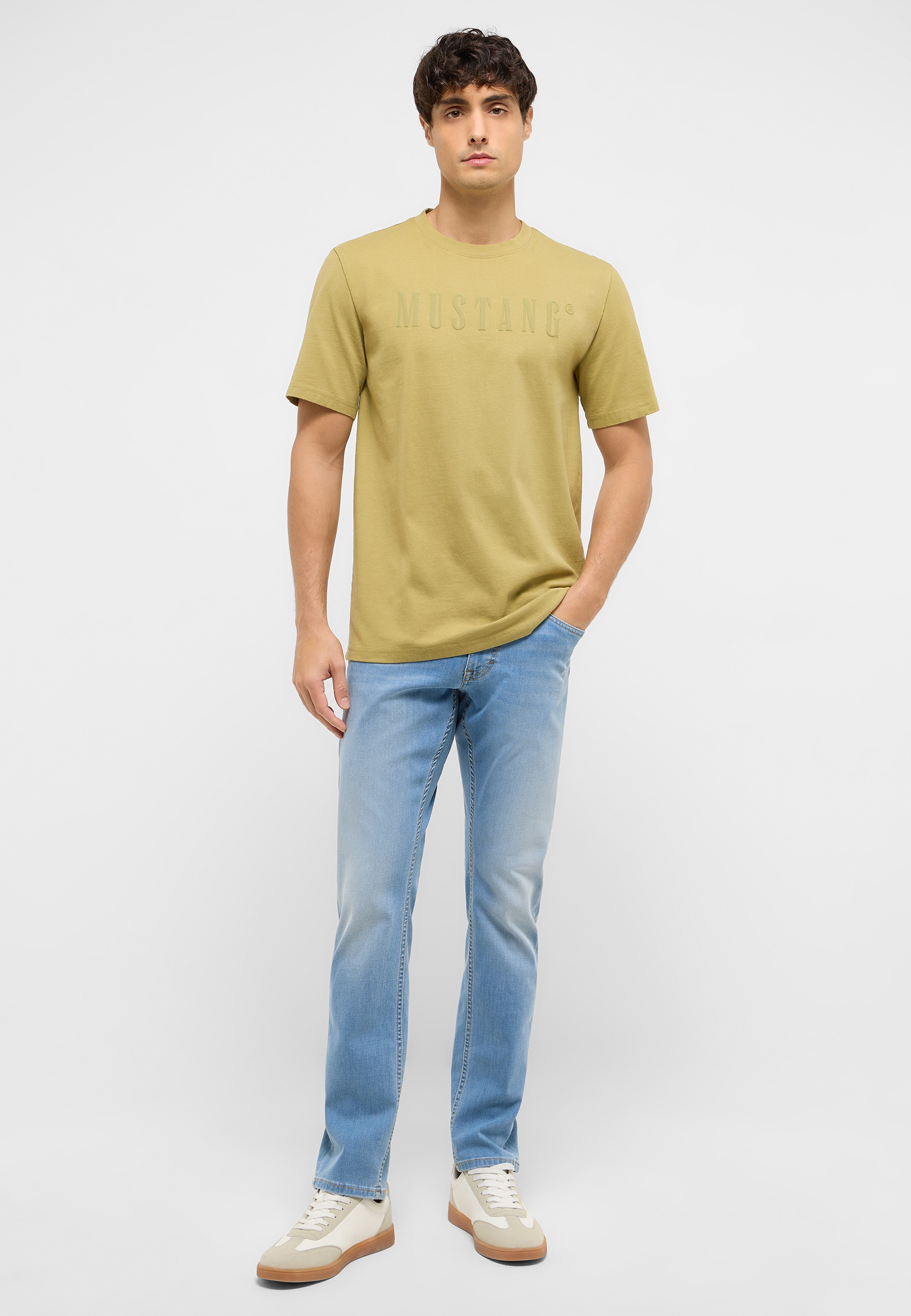 T-shirt, Hosen, Erwachsener, Mann, Person