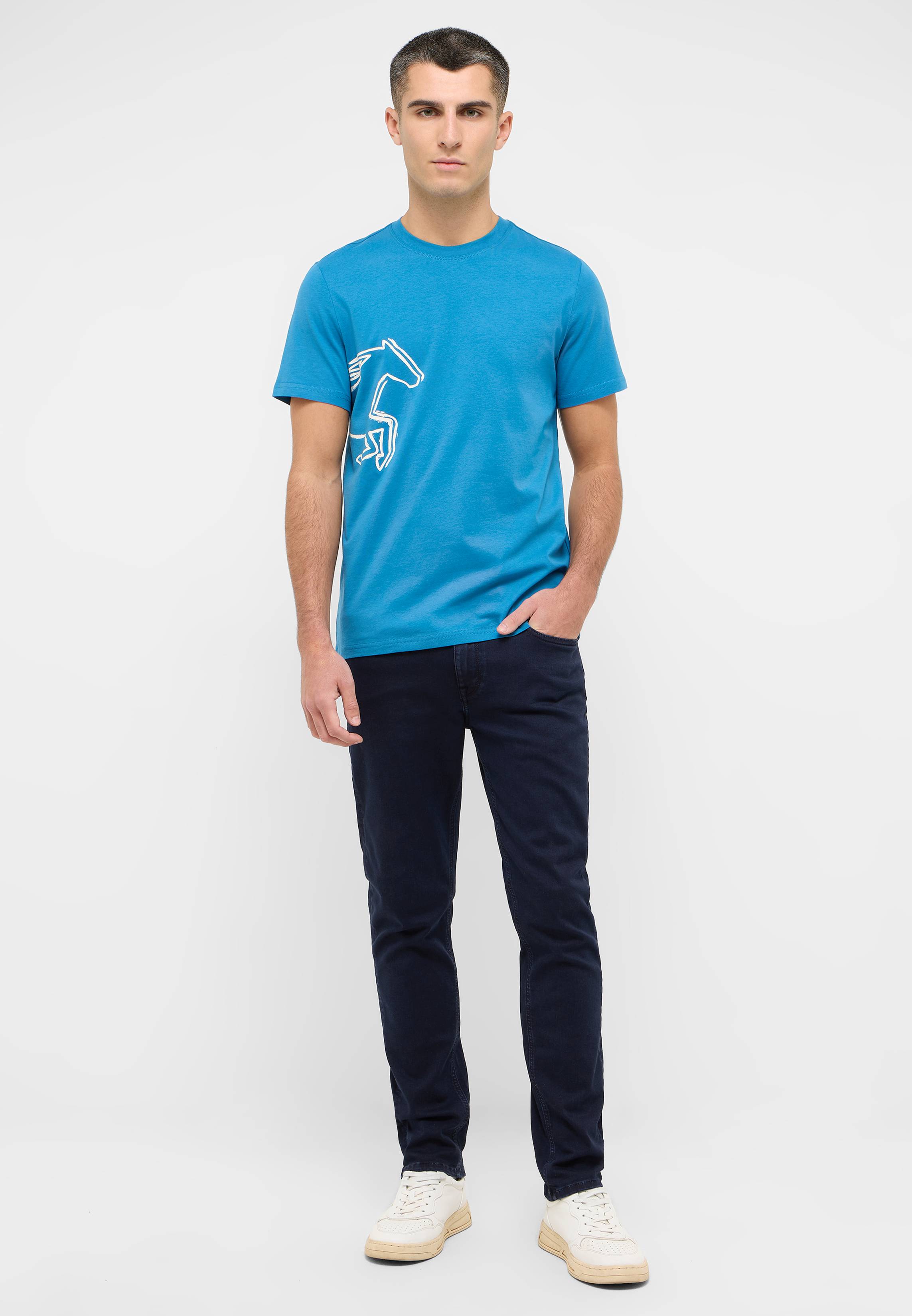 T-shirt, Person, Stehend, Hosen, Mann