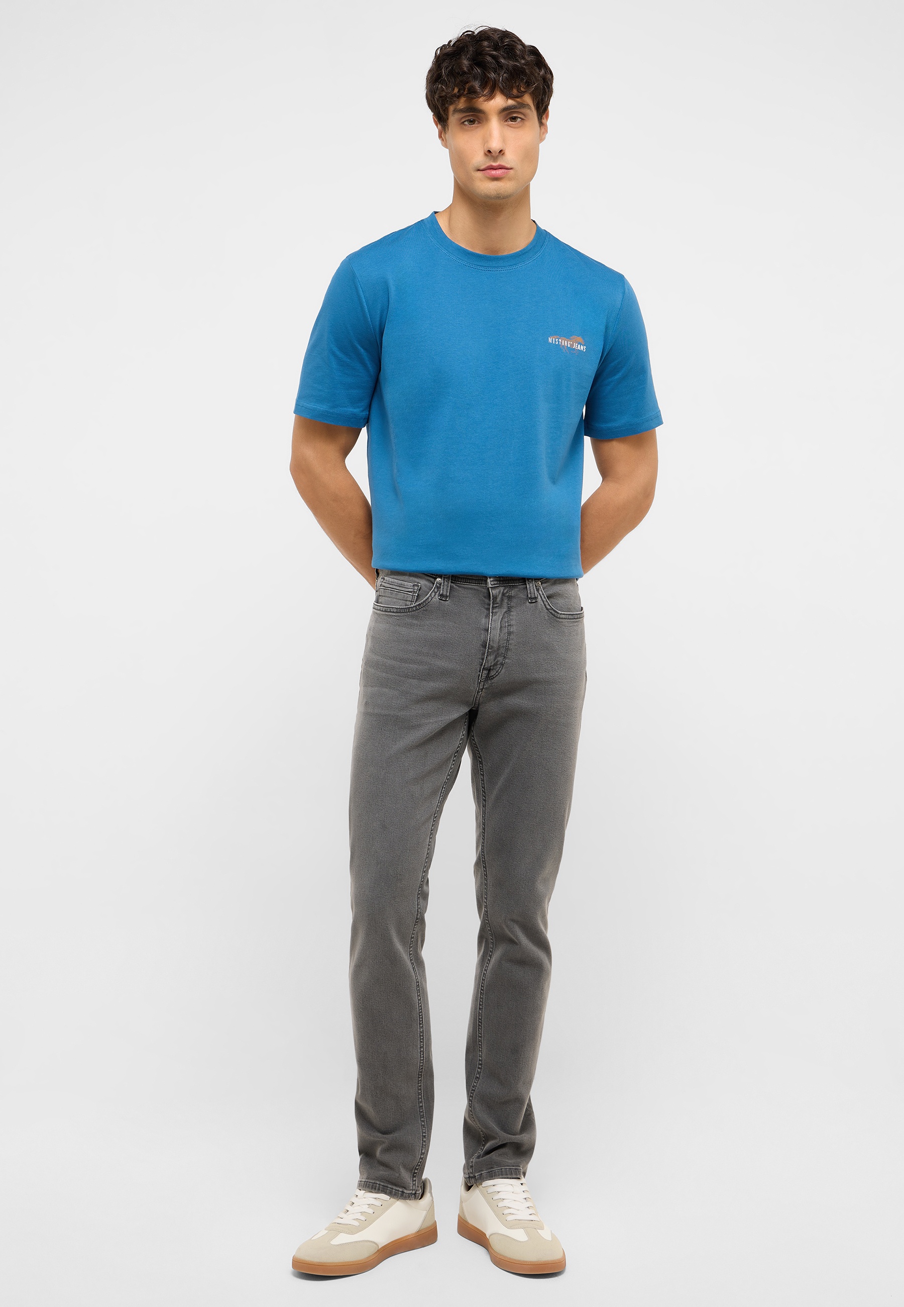 T-Shirt, Blau, Rundhalsausschnitt, Kurzarm, Jeans