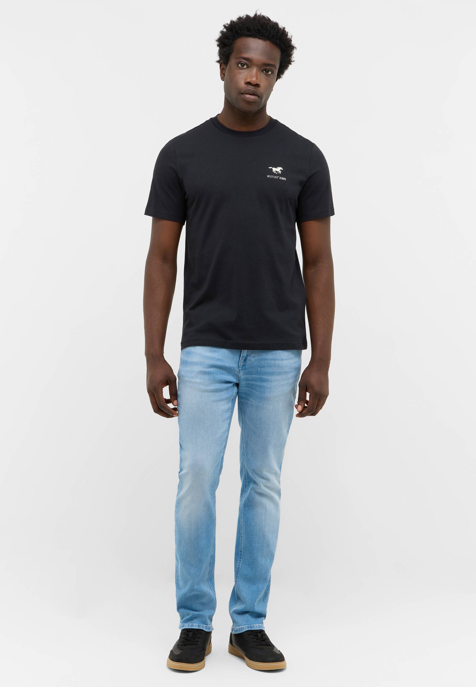 T-shirt, Hosen, Person, Stehend, Mann