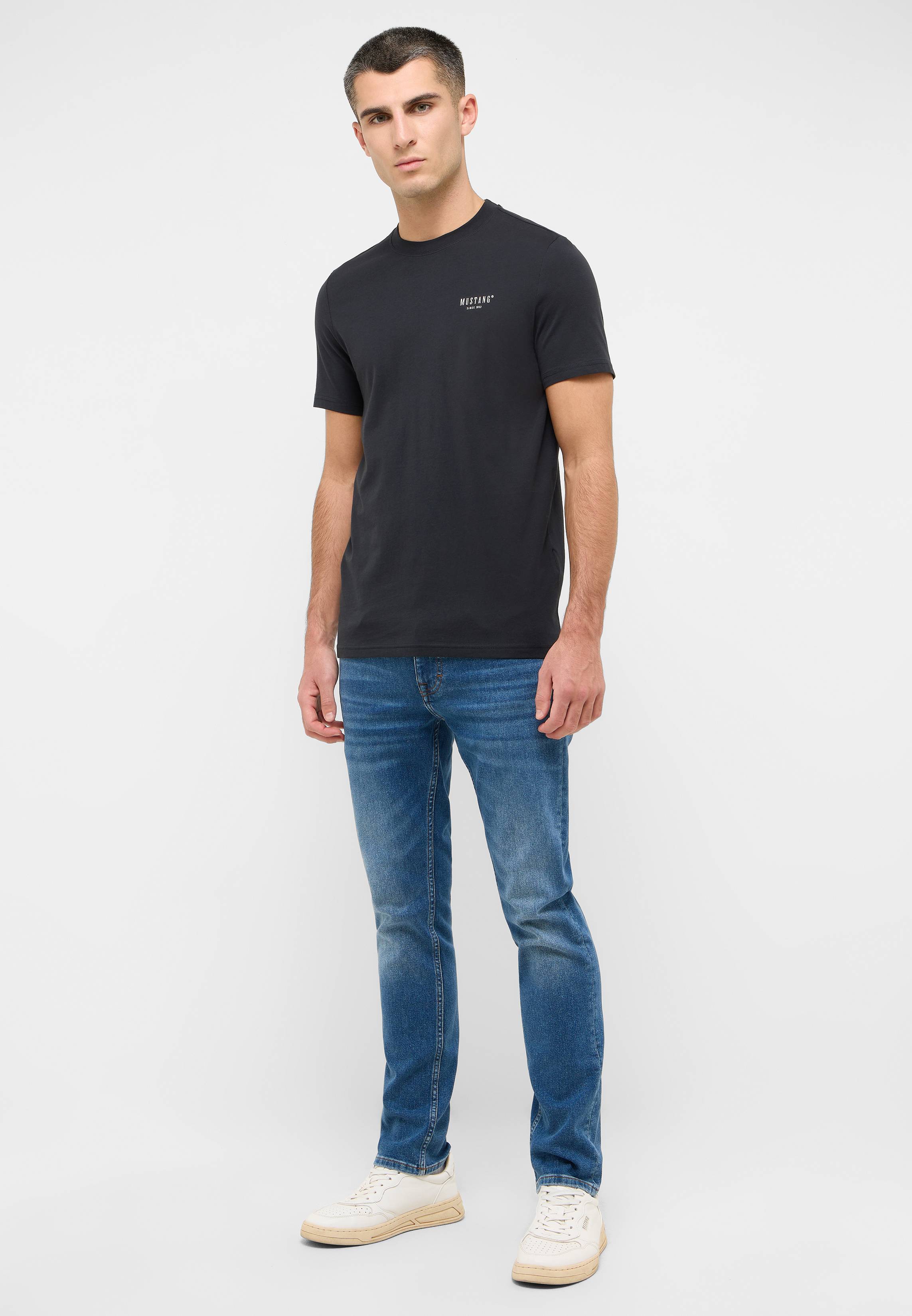 Hosen, T-shirt, Person, Stehend, Jeanshose