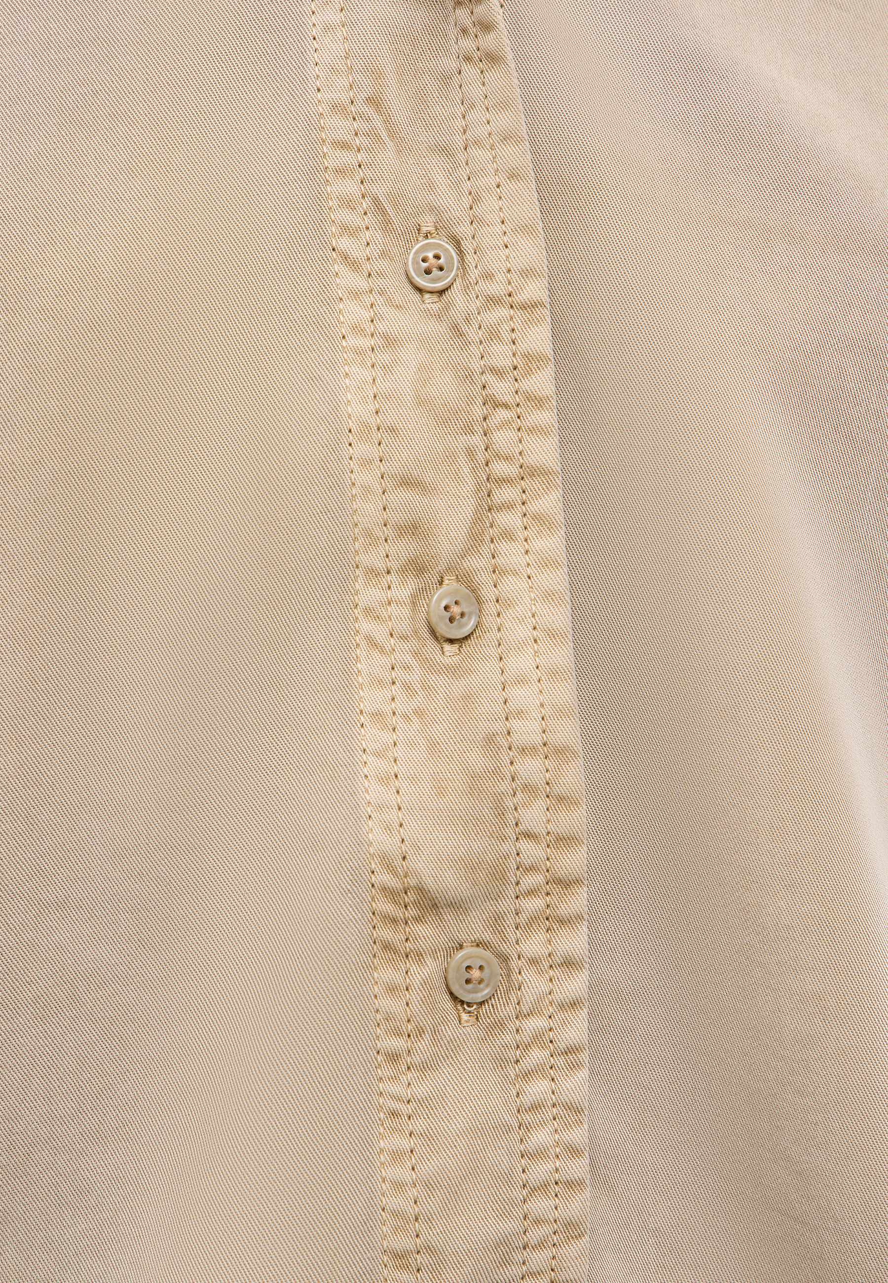 Hemdbuttons, Knopfleiste, beiges Hemd, Ziernaht, Stoffstruktur