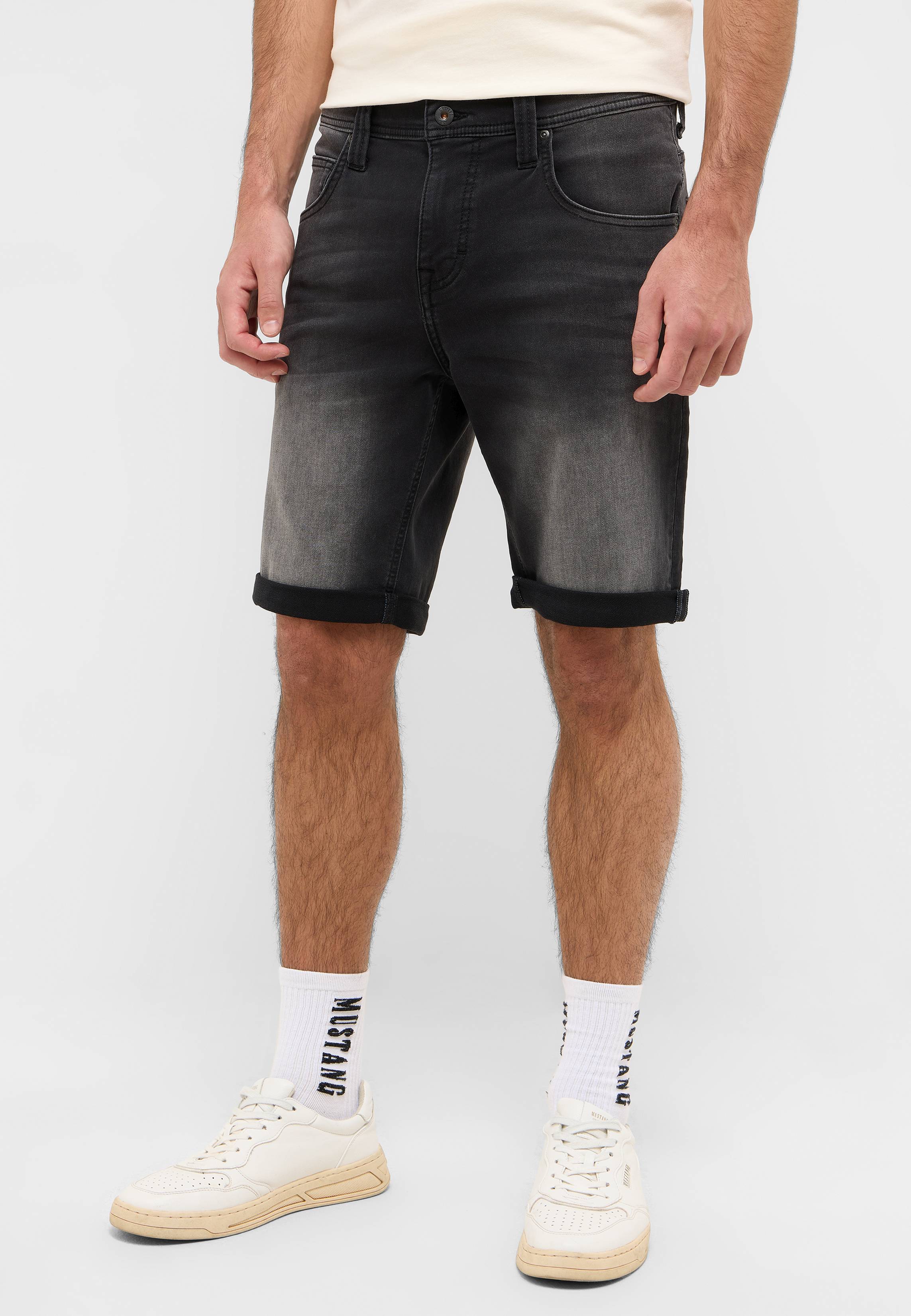 Bekleidung, Kurze Hosen, Schuhwerk, Schuh, Sneaker