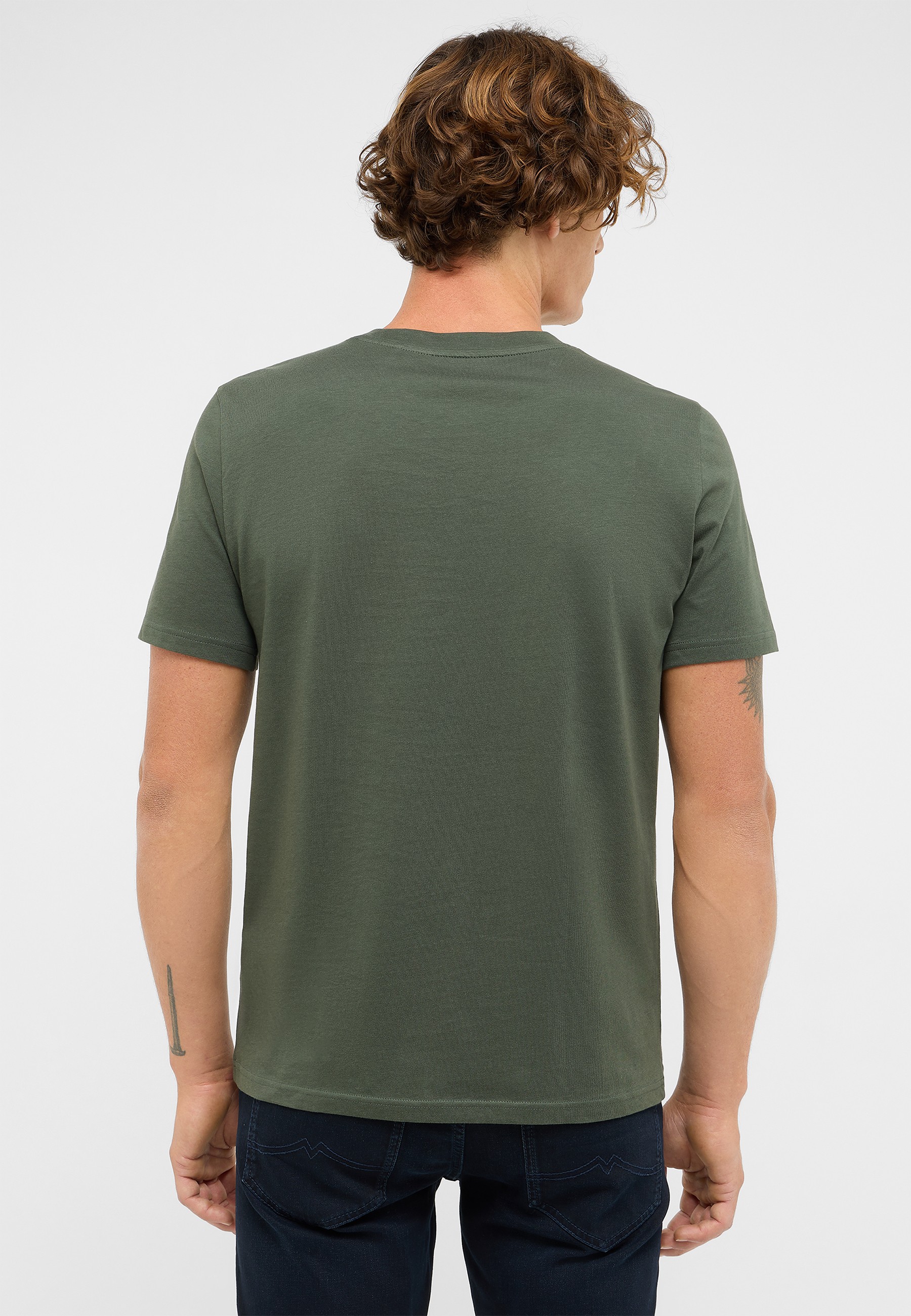 Bekleidung, T-shirt, Ärmel, Person