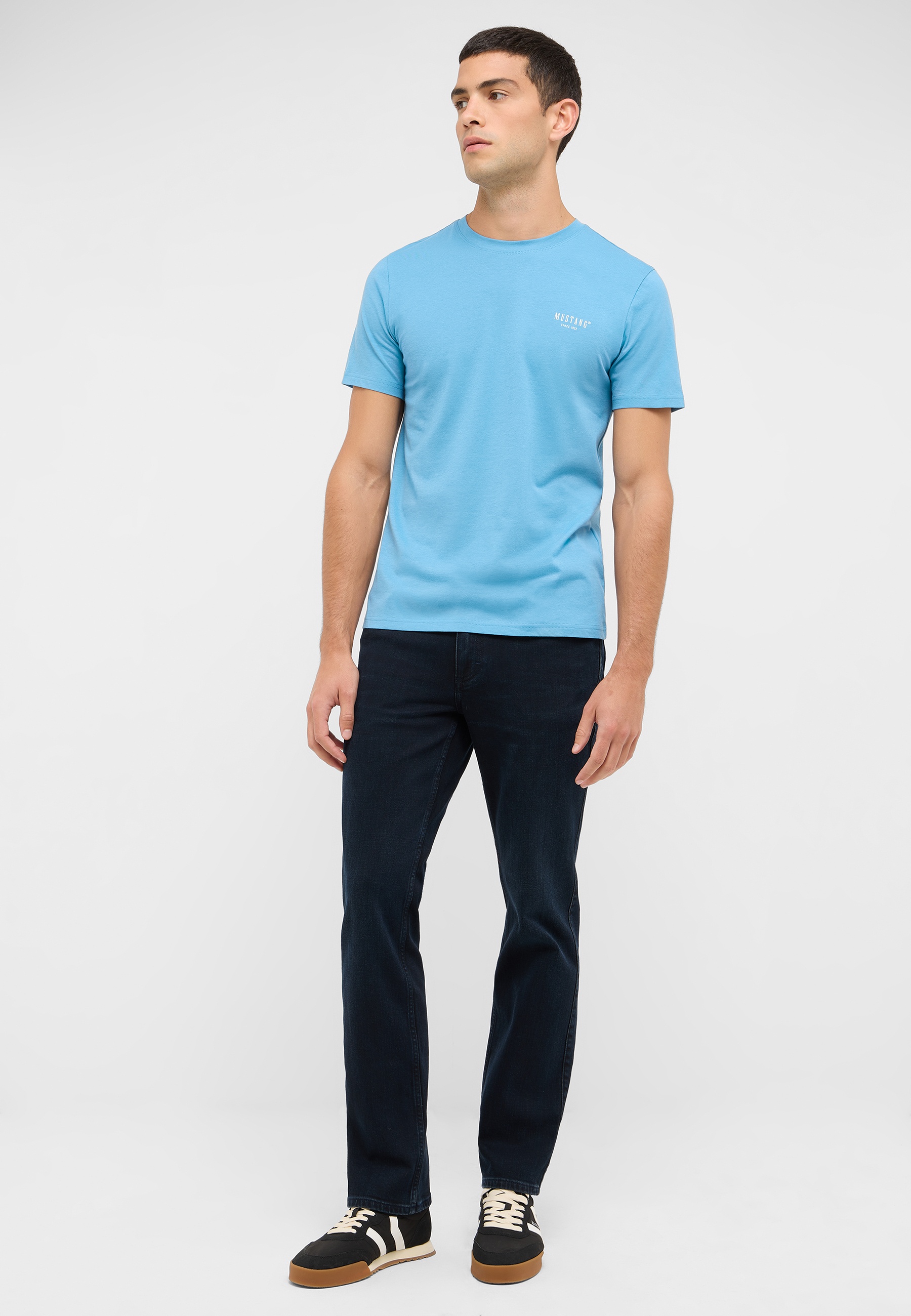 T-shirt, Hosen, Erwachsener, Mann, Person