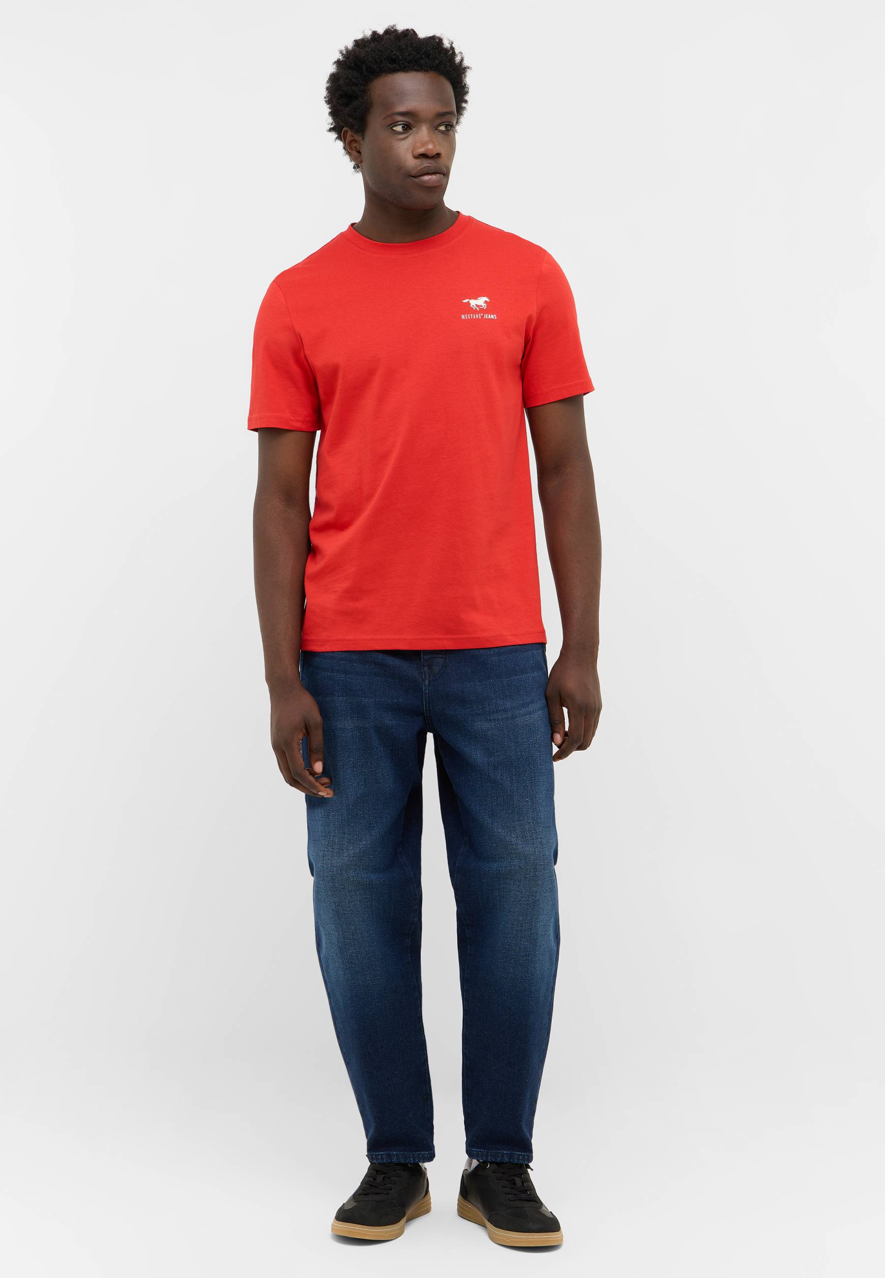 T-shirt, Person, Stehend, Hosen, Hemd