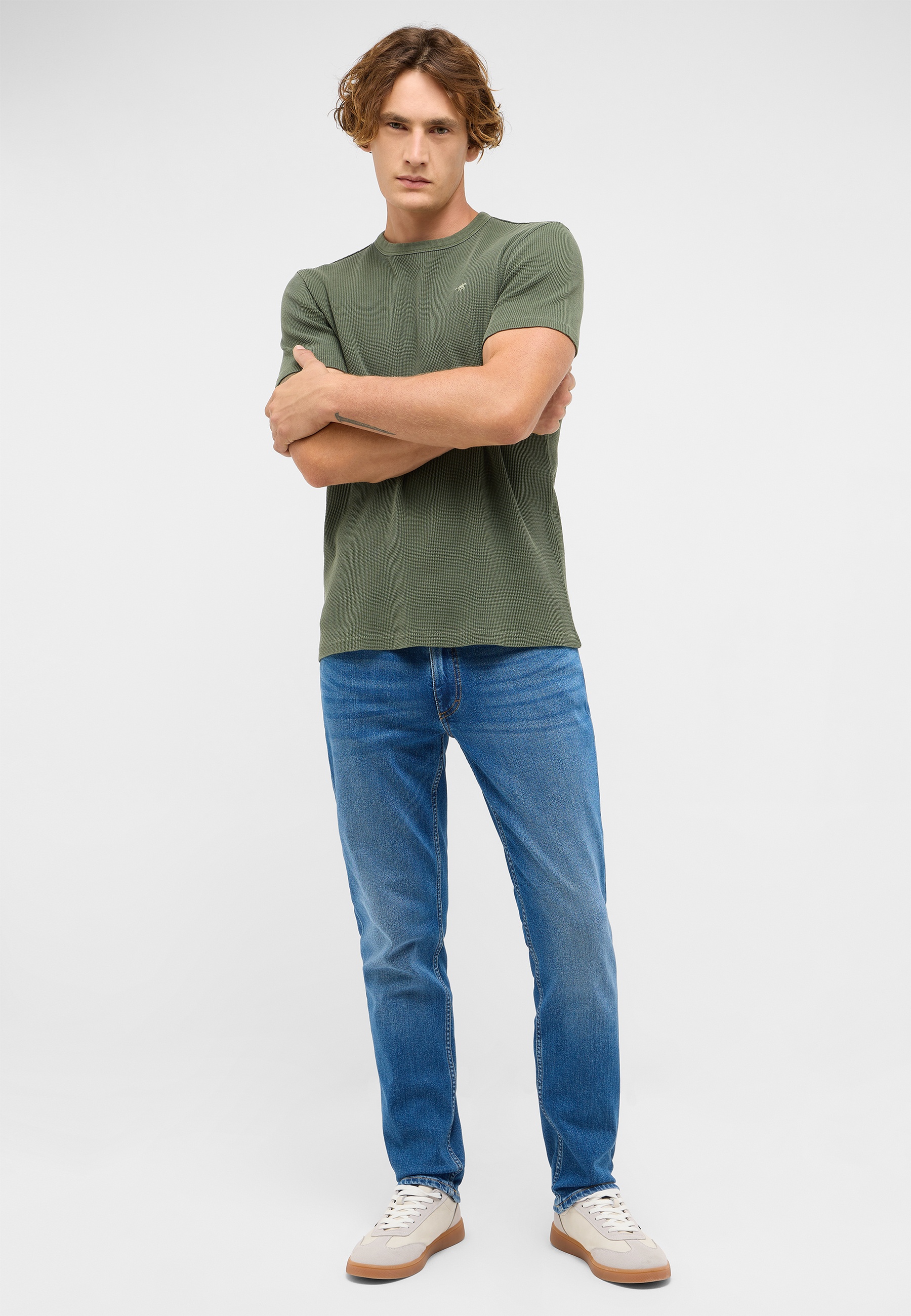 Bekleidung, Hosen, Person, Stehend, T-shirt