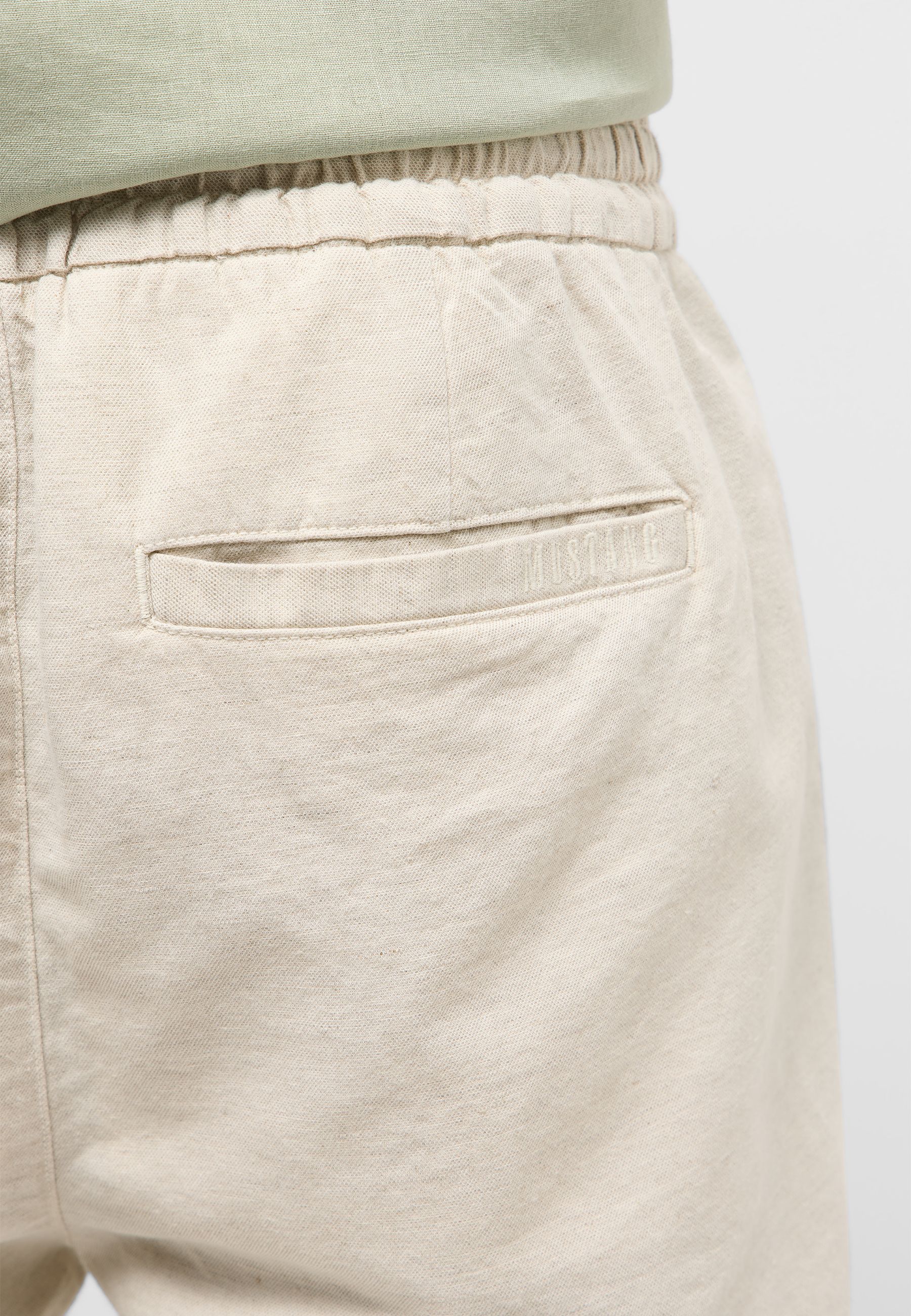 Beige pants, Back pocket, Elastic waistband, Cotton fabric, Single back pocket