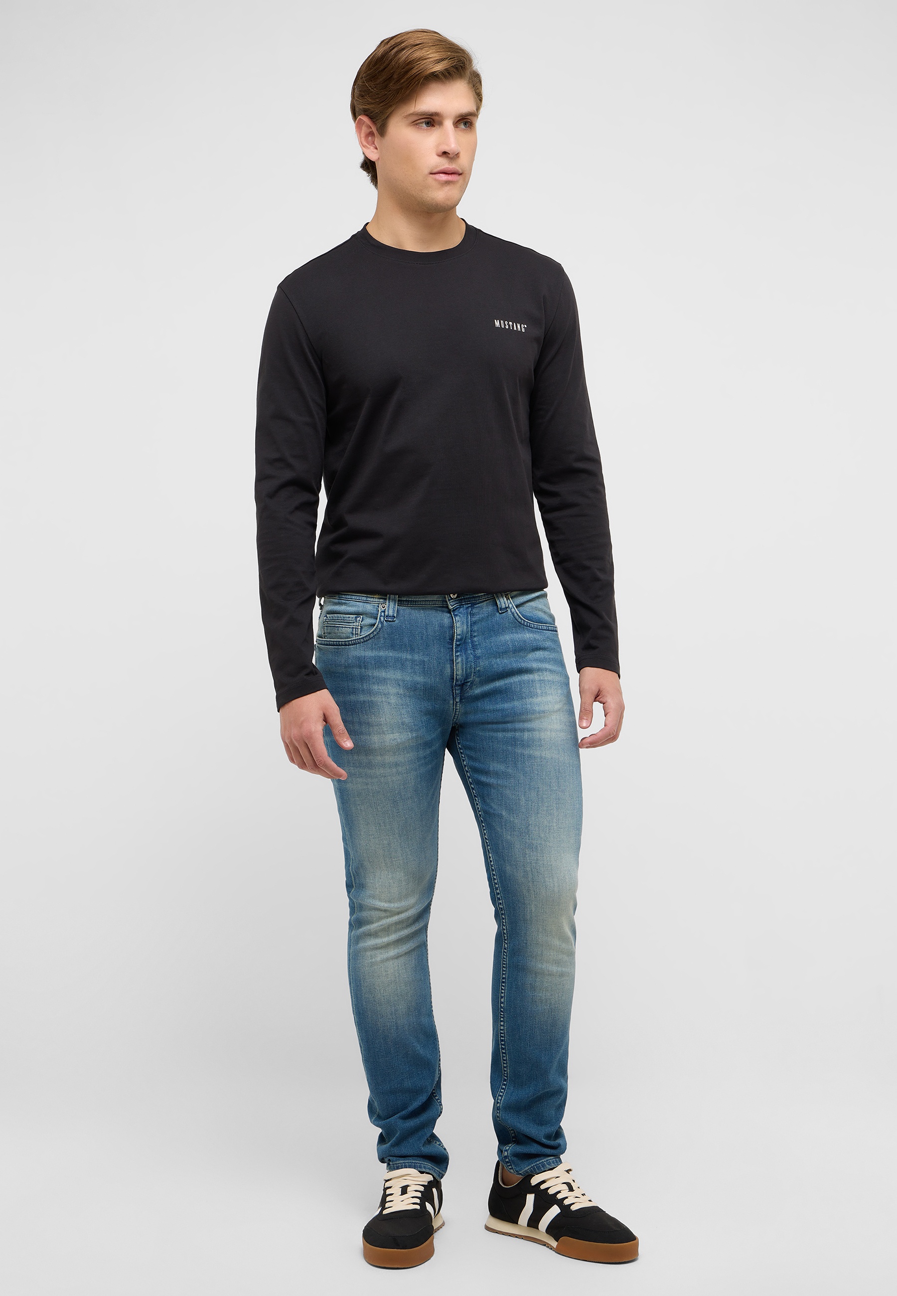 Bekleidung, Hosen, Jeanshose, Langarm, Person