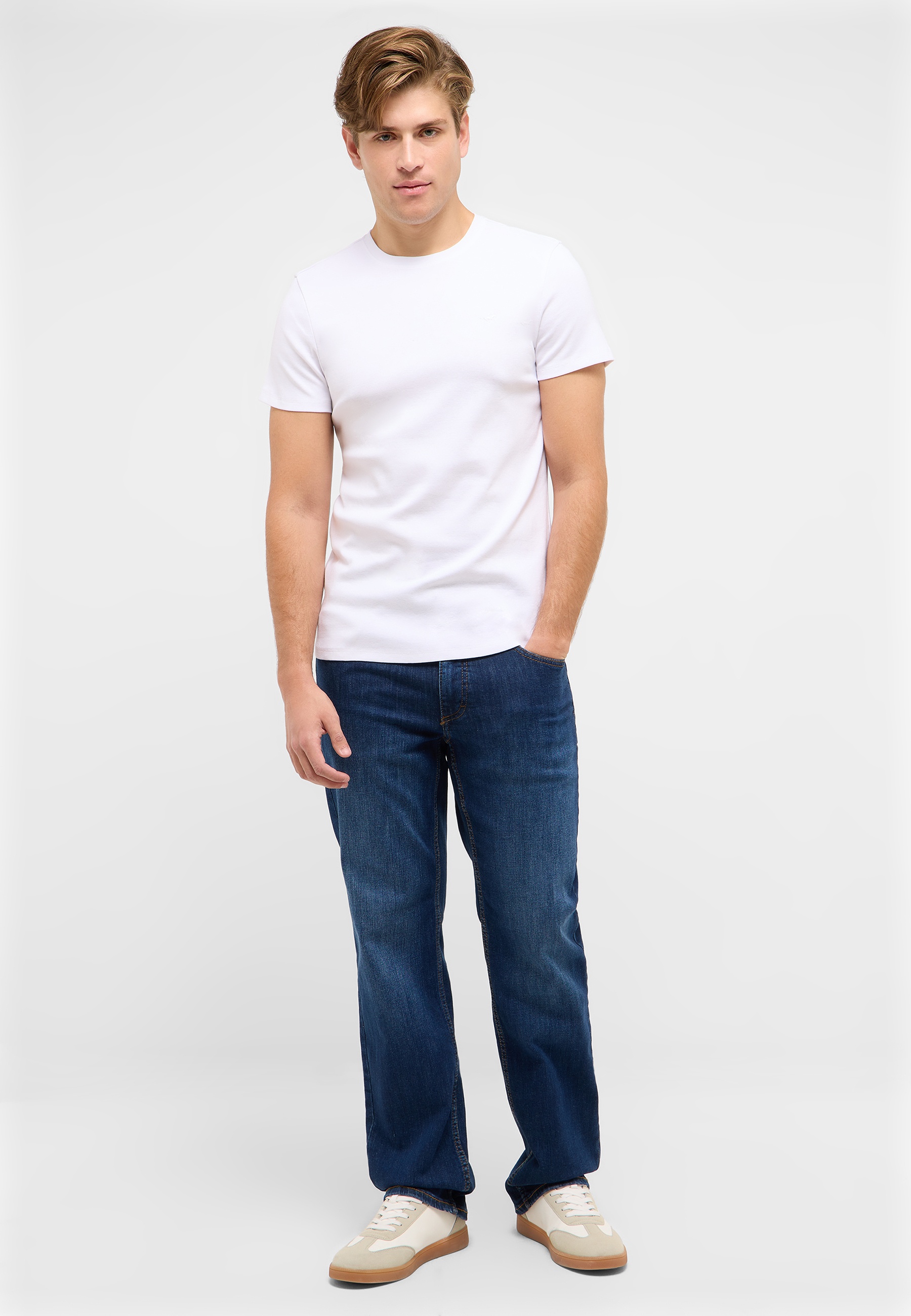 T-Shirt, Weiß, Kurzarm, Jeans, Sneaker