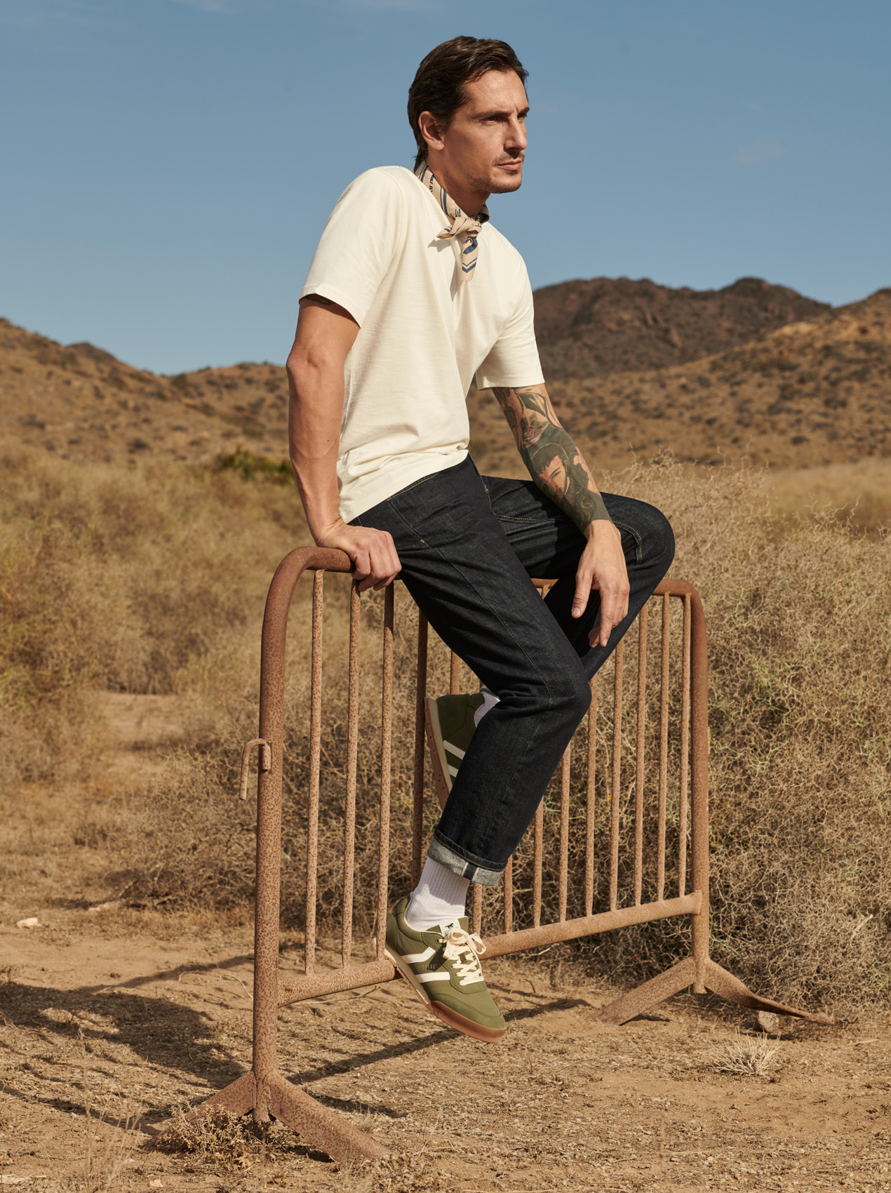 Hosen, Person, Sitzen, Jeans, Schuh, Hosen, Person, Sitzen, Jeans, Schuh