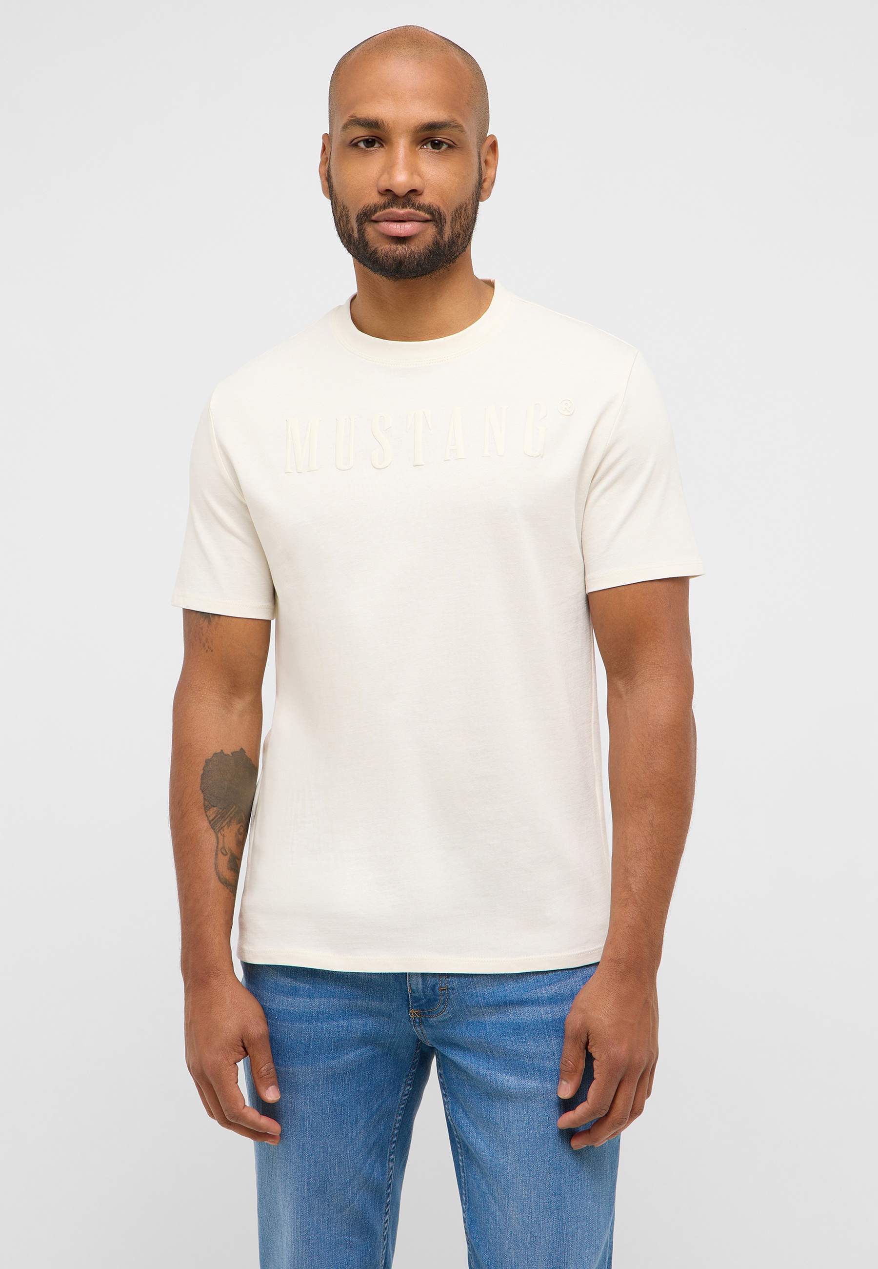 T-shirt, Jeans, Erwachsener, Mann, Person